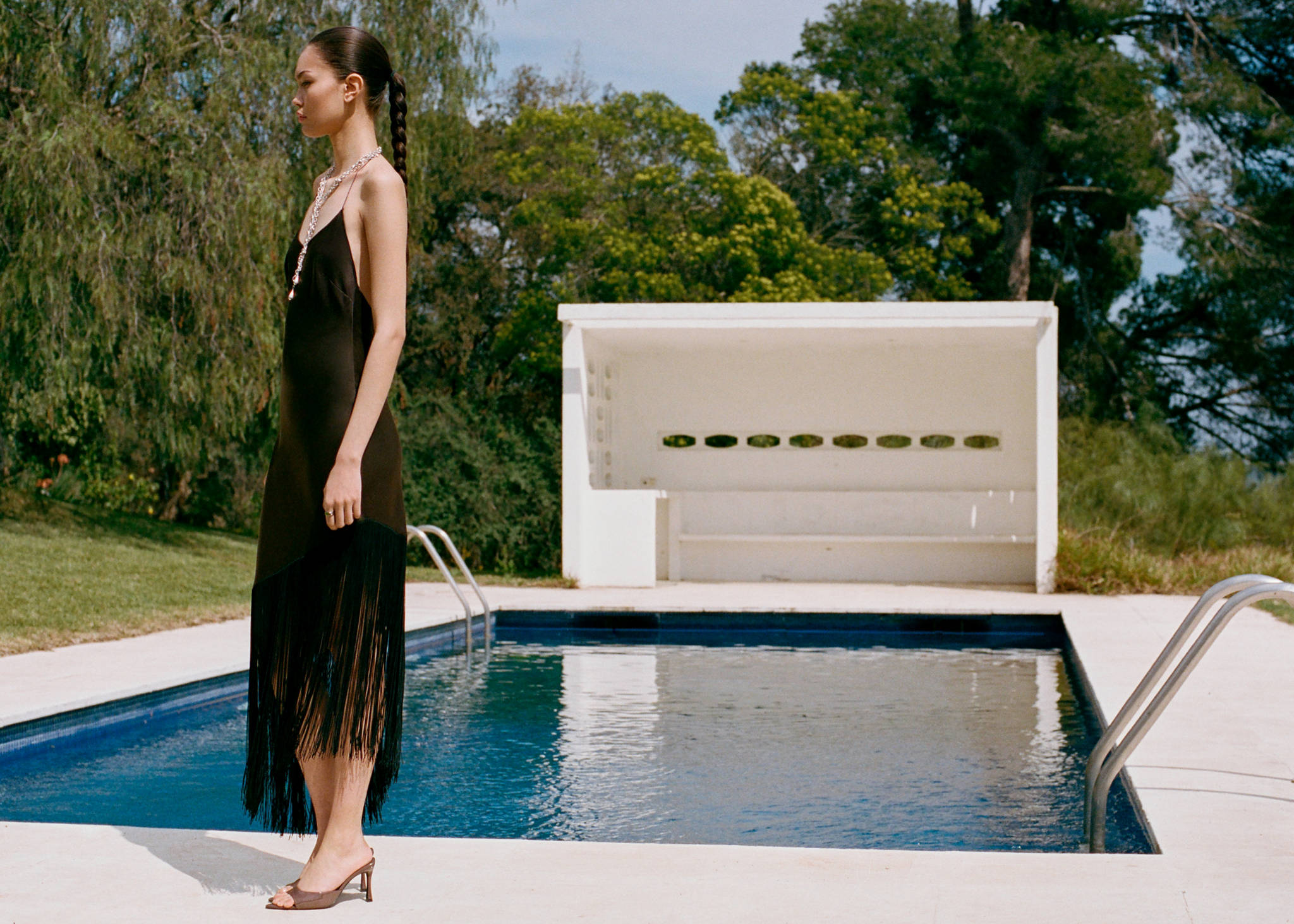 Asymmetrical satin dress with fringes - Panoramic plane