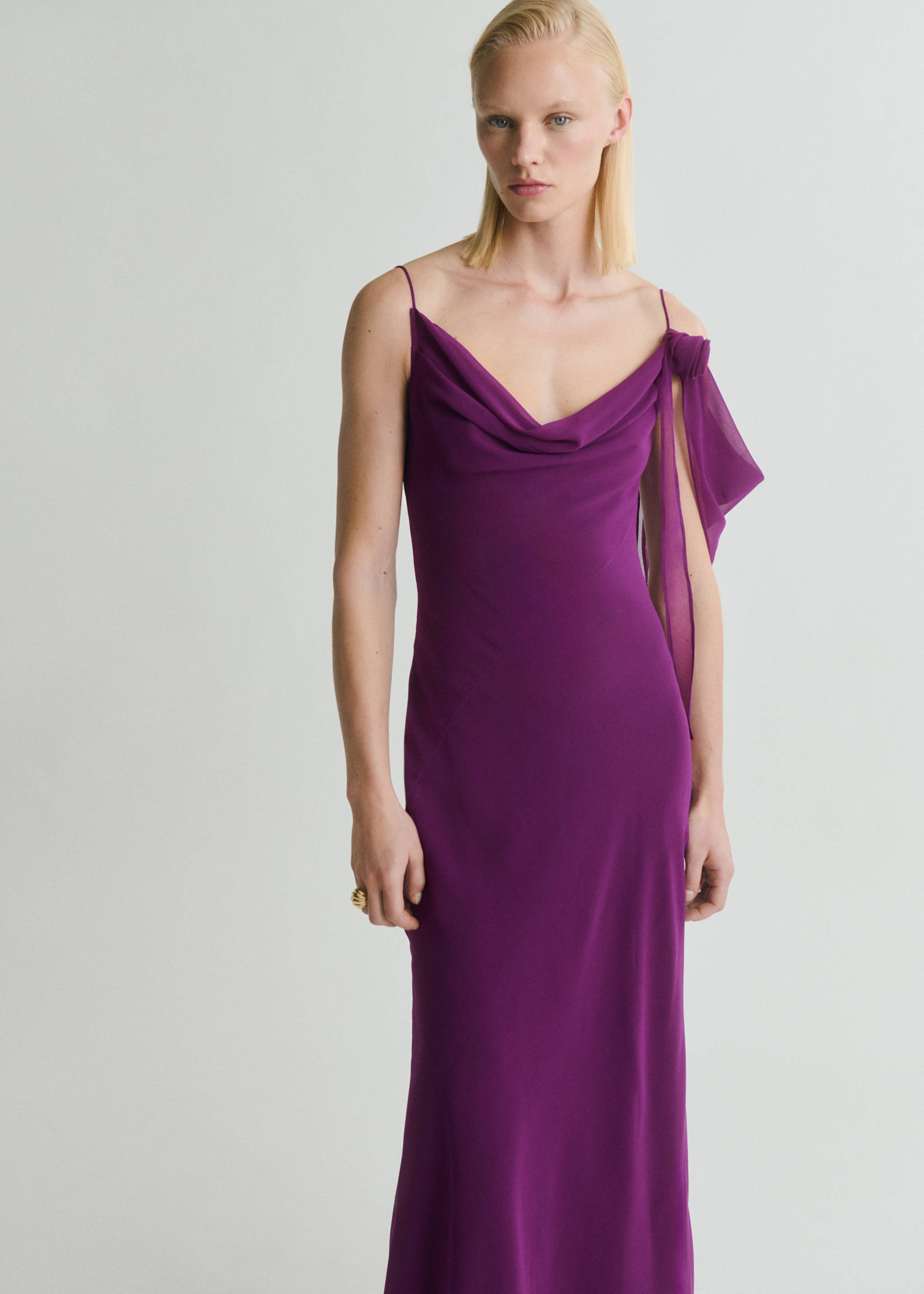 Draped dress with flower detail - Medium plane