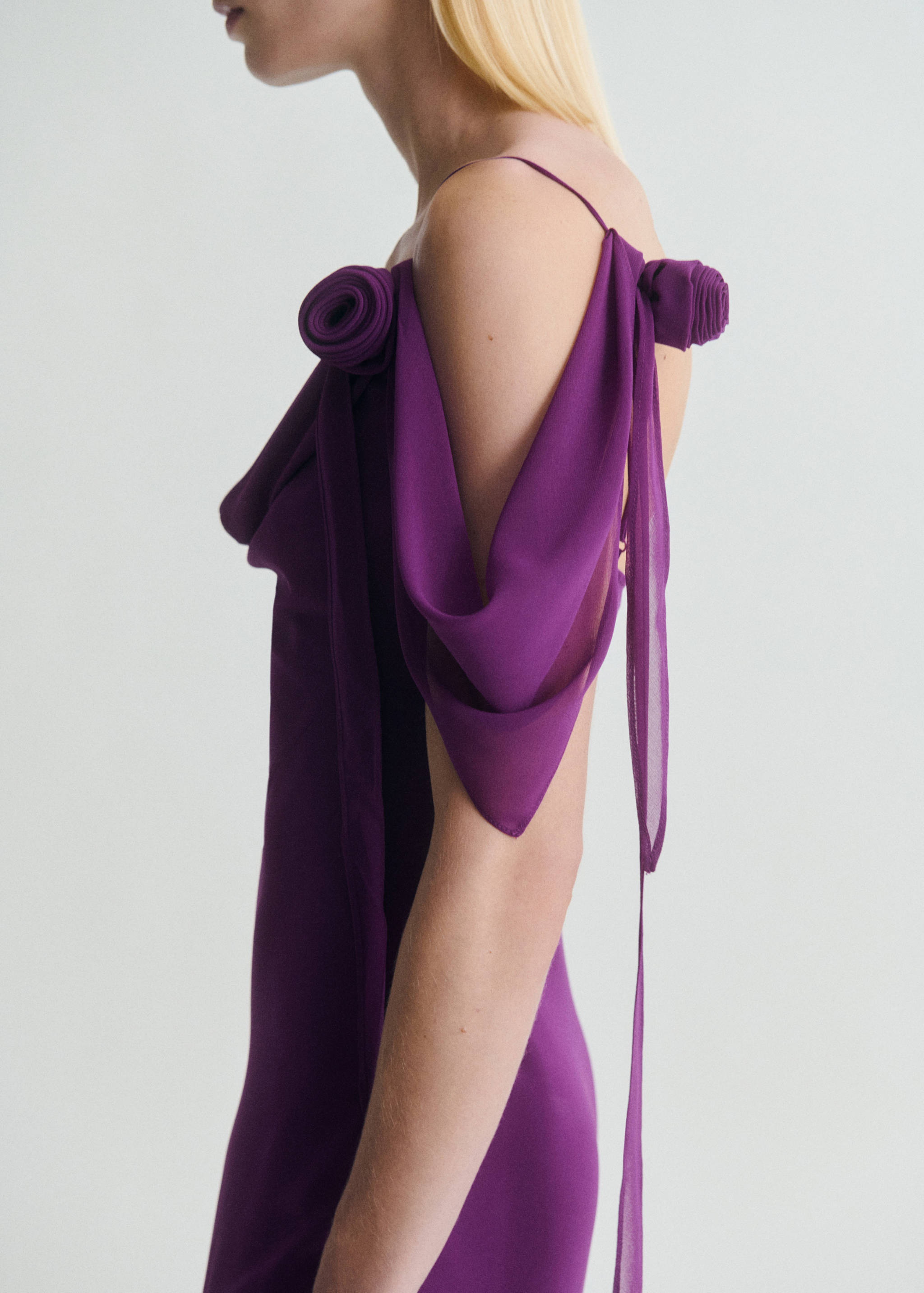 Draped dress with flower detail - Details of the article 6