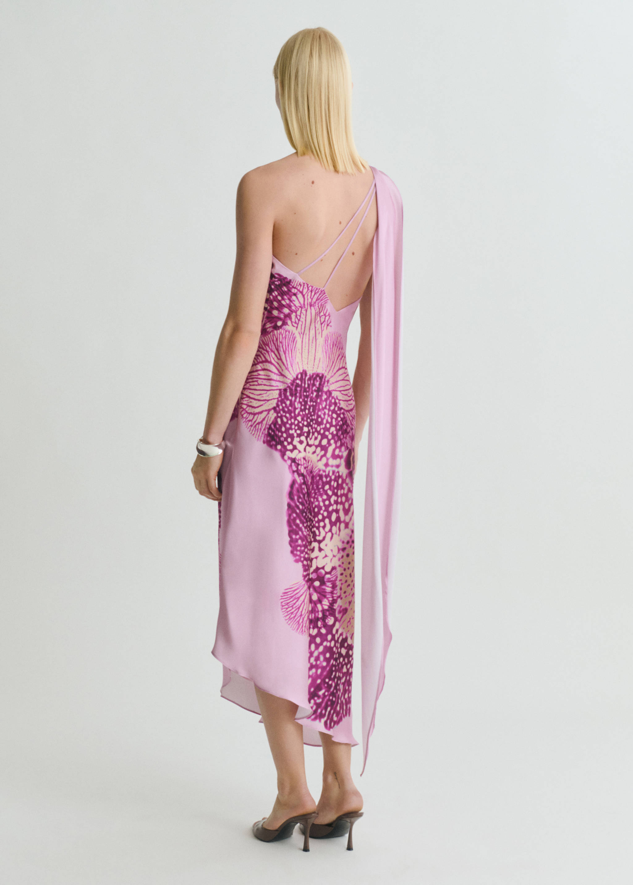 Satin scarf dress with maxi-flower print - Reverse of the article