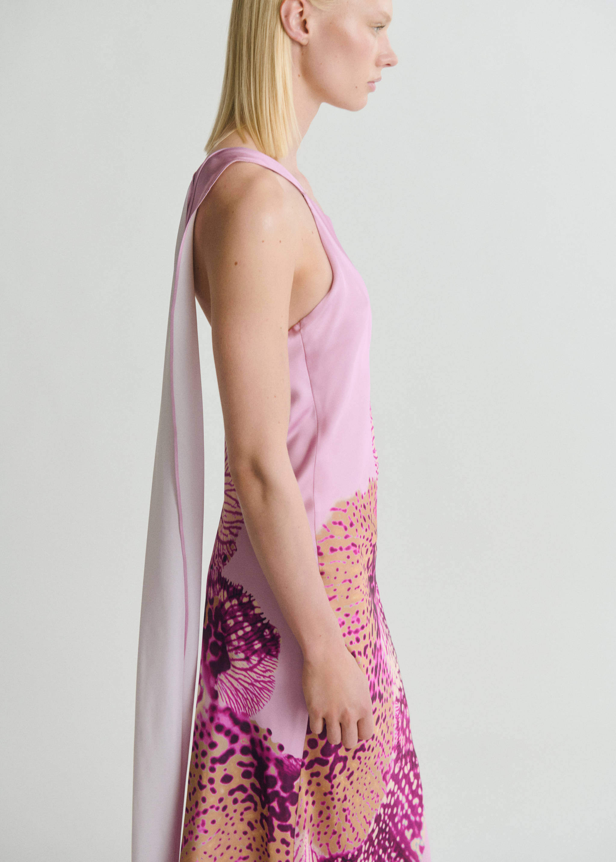 Satin scarf dress with maxi-flower print - Details of the article 3