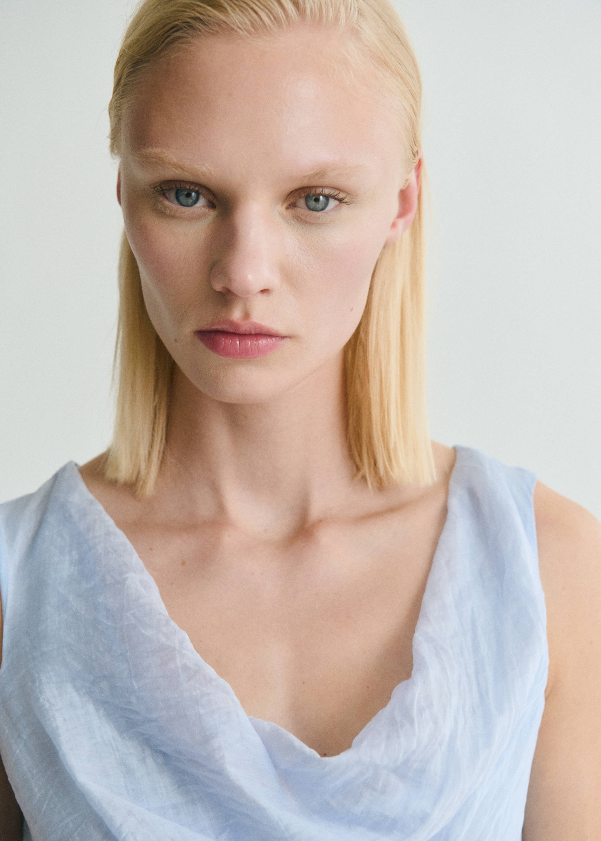 Vestido midi com decote drapeado - Pormenor do artigo 1