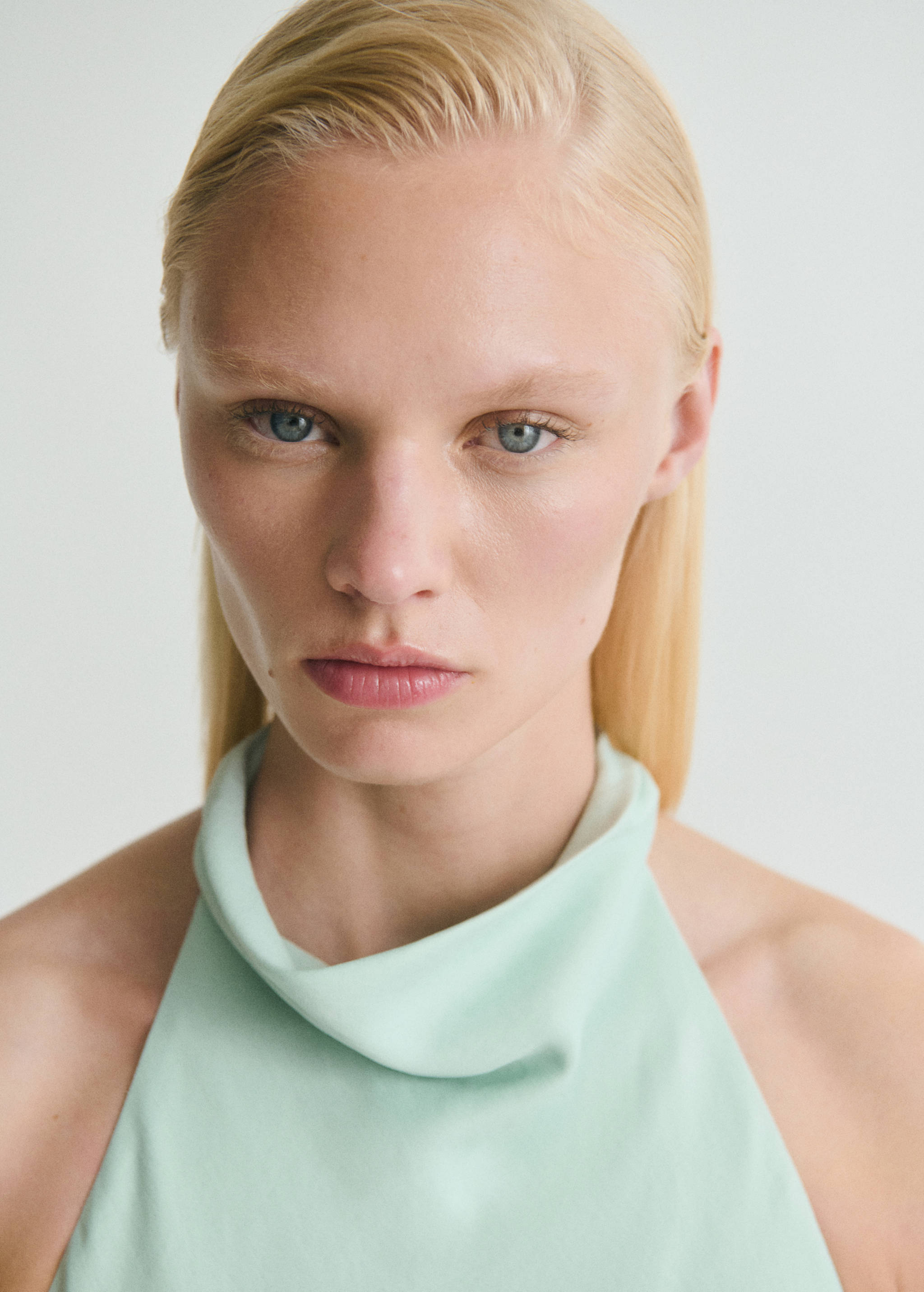 Satin halter neck dress - Details of the article 1