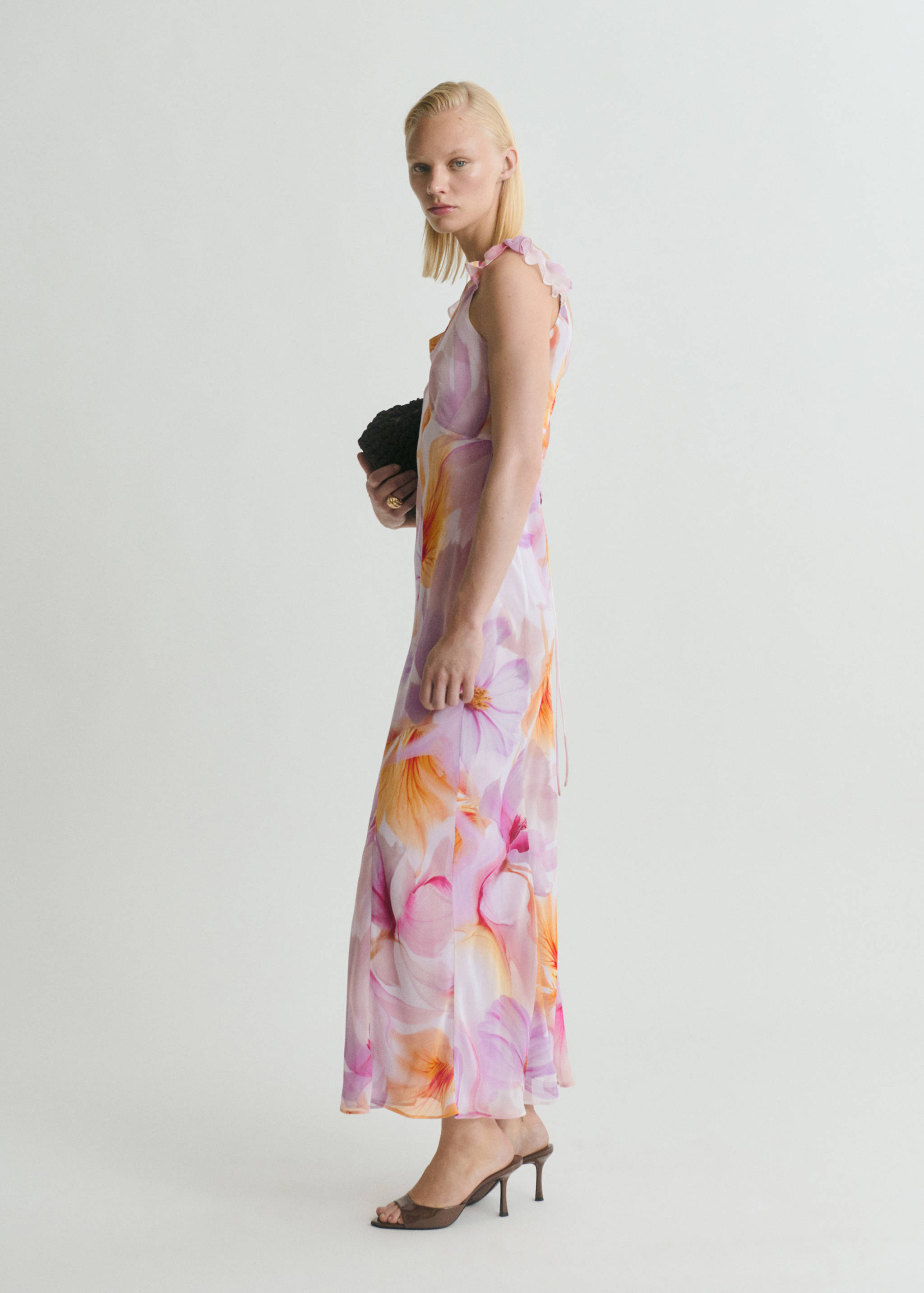 Floral dress with ruffle detail - General plane