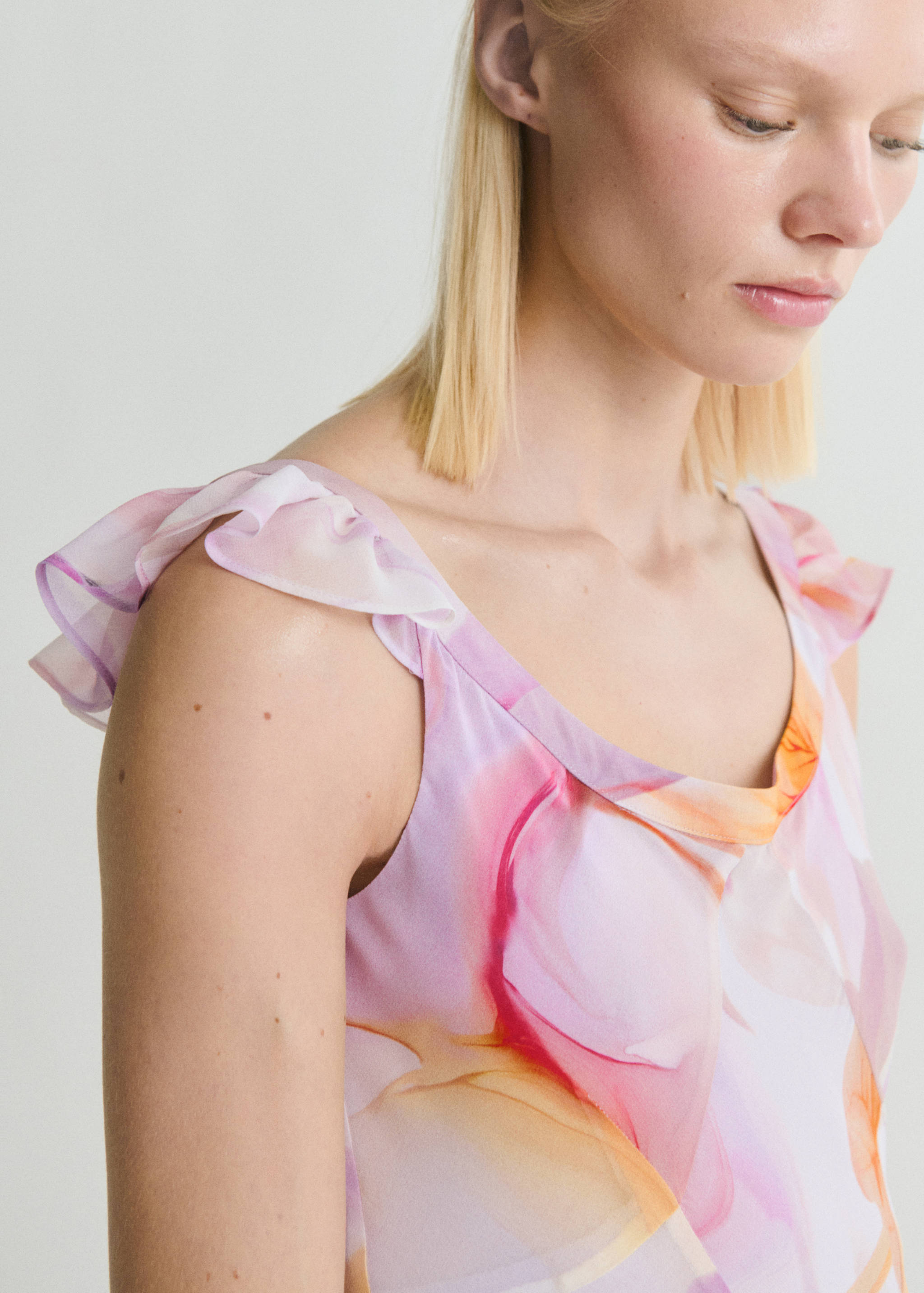 Floral dress with ruffle detail - Details of the article 1