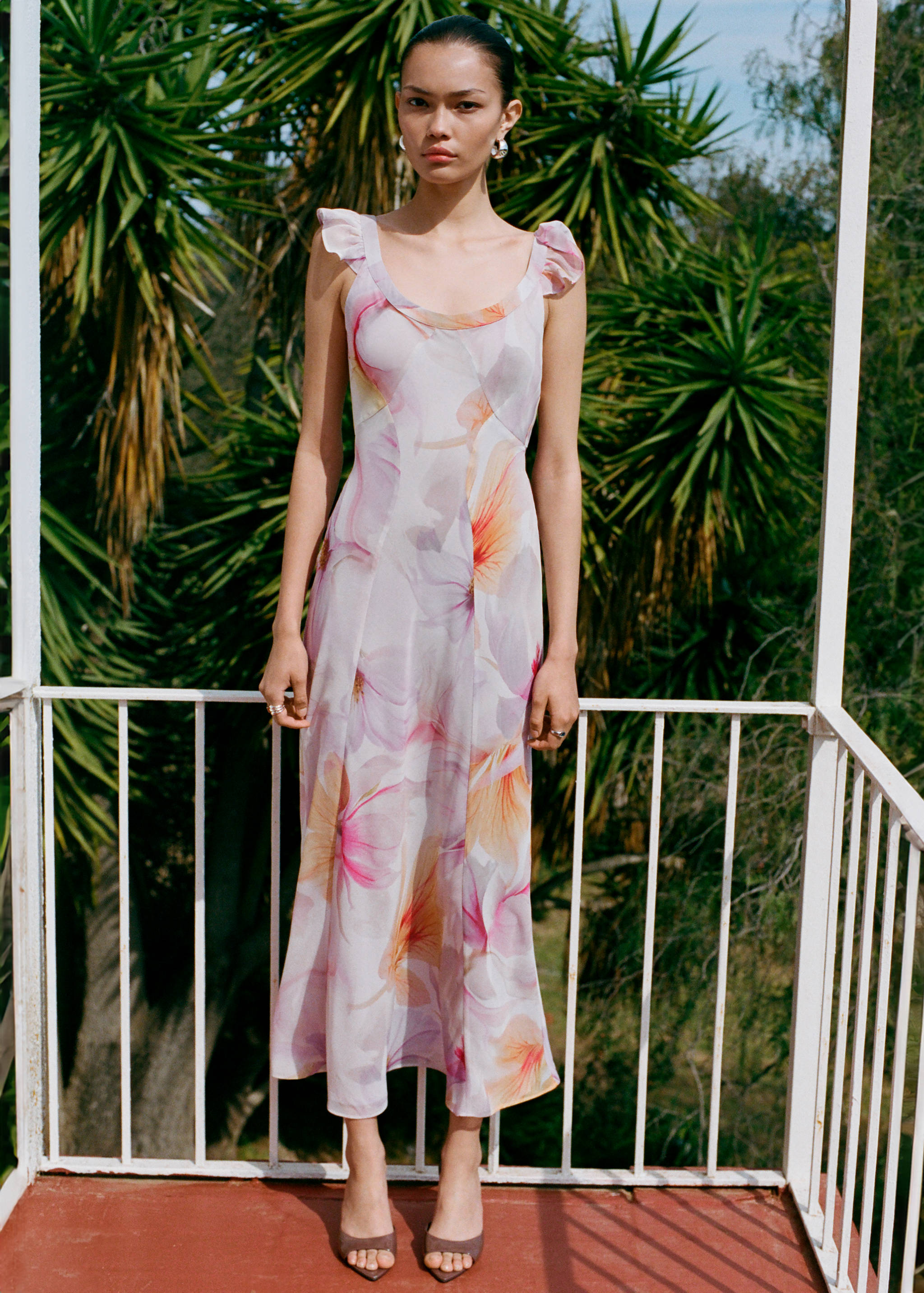Floral dress with ruffle detail - Details of the article 7
