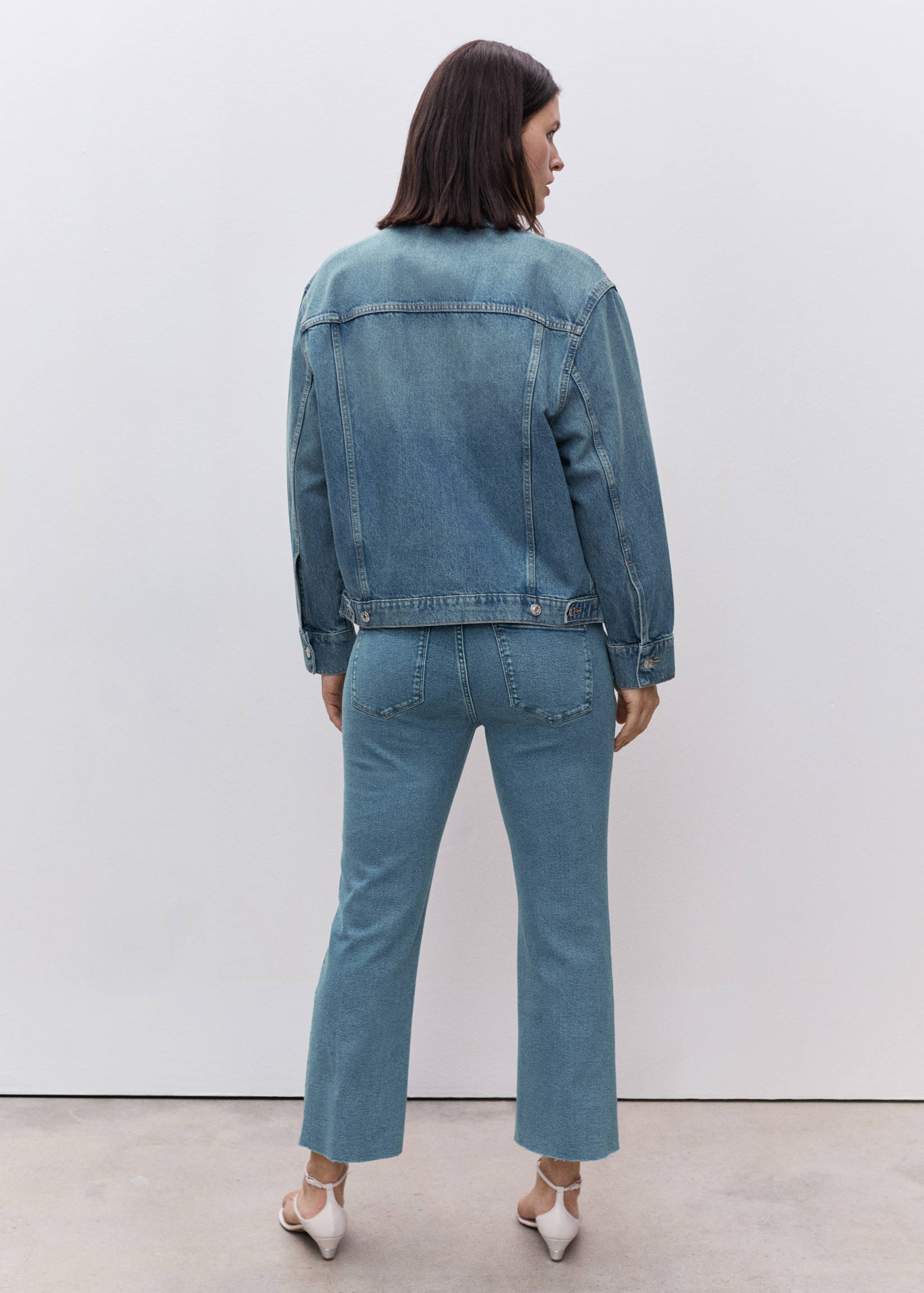 Utsvängda mammajeans crop - Artikelns baksida