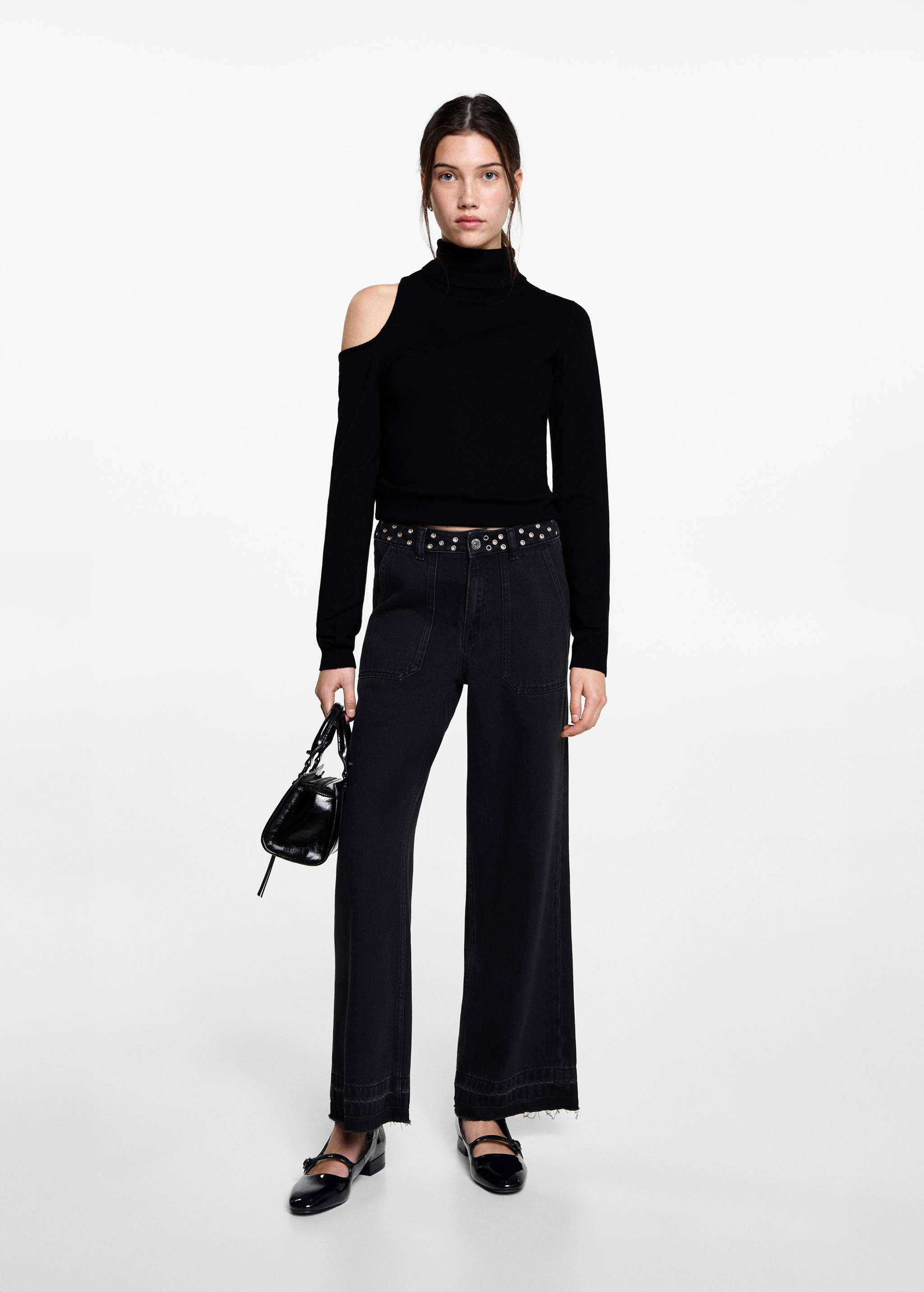 Asymmetrical sweater with shoulder opening - General plane