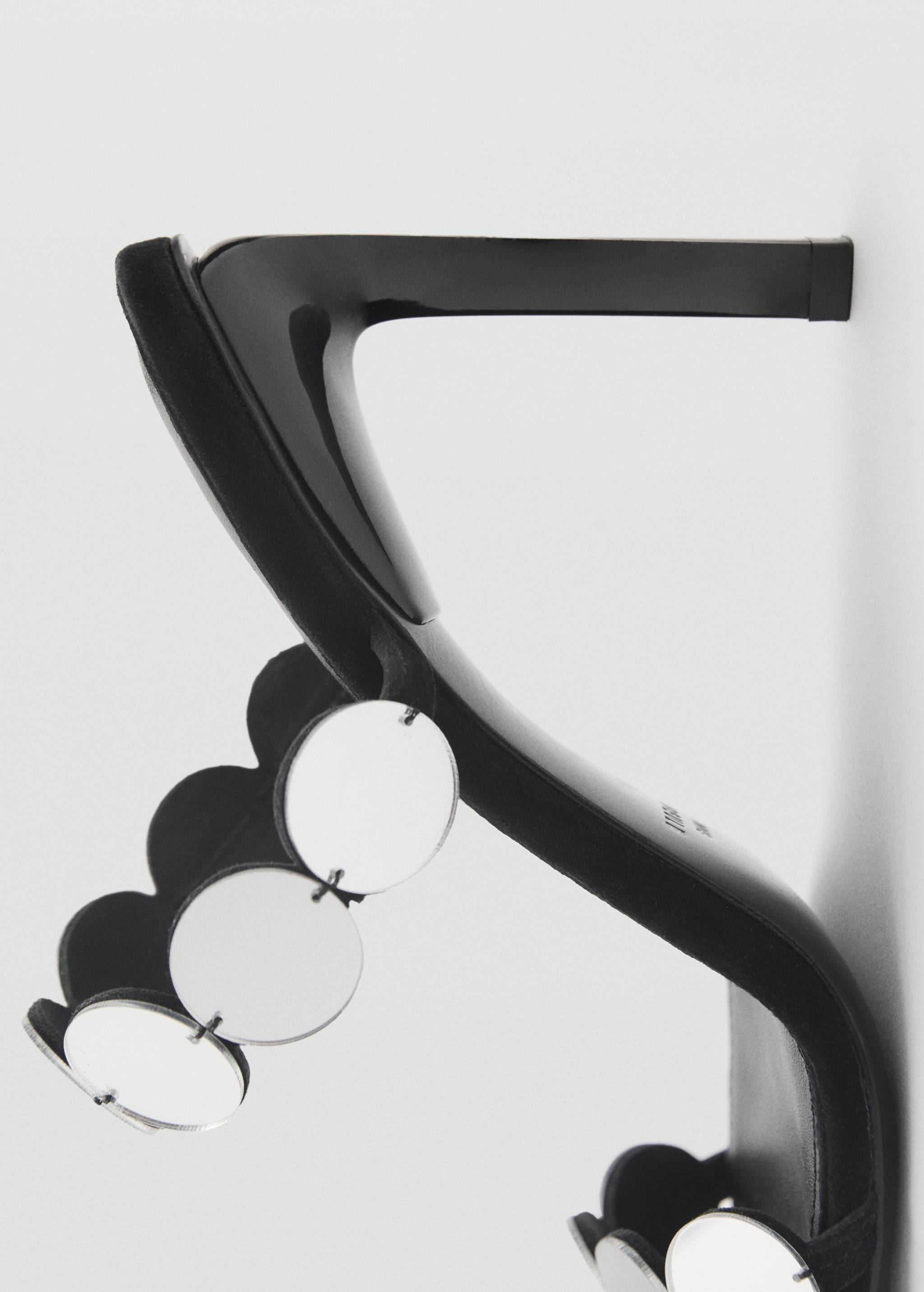 Ledersandalette mit Spiegel-Details - Detail des Artikels 1