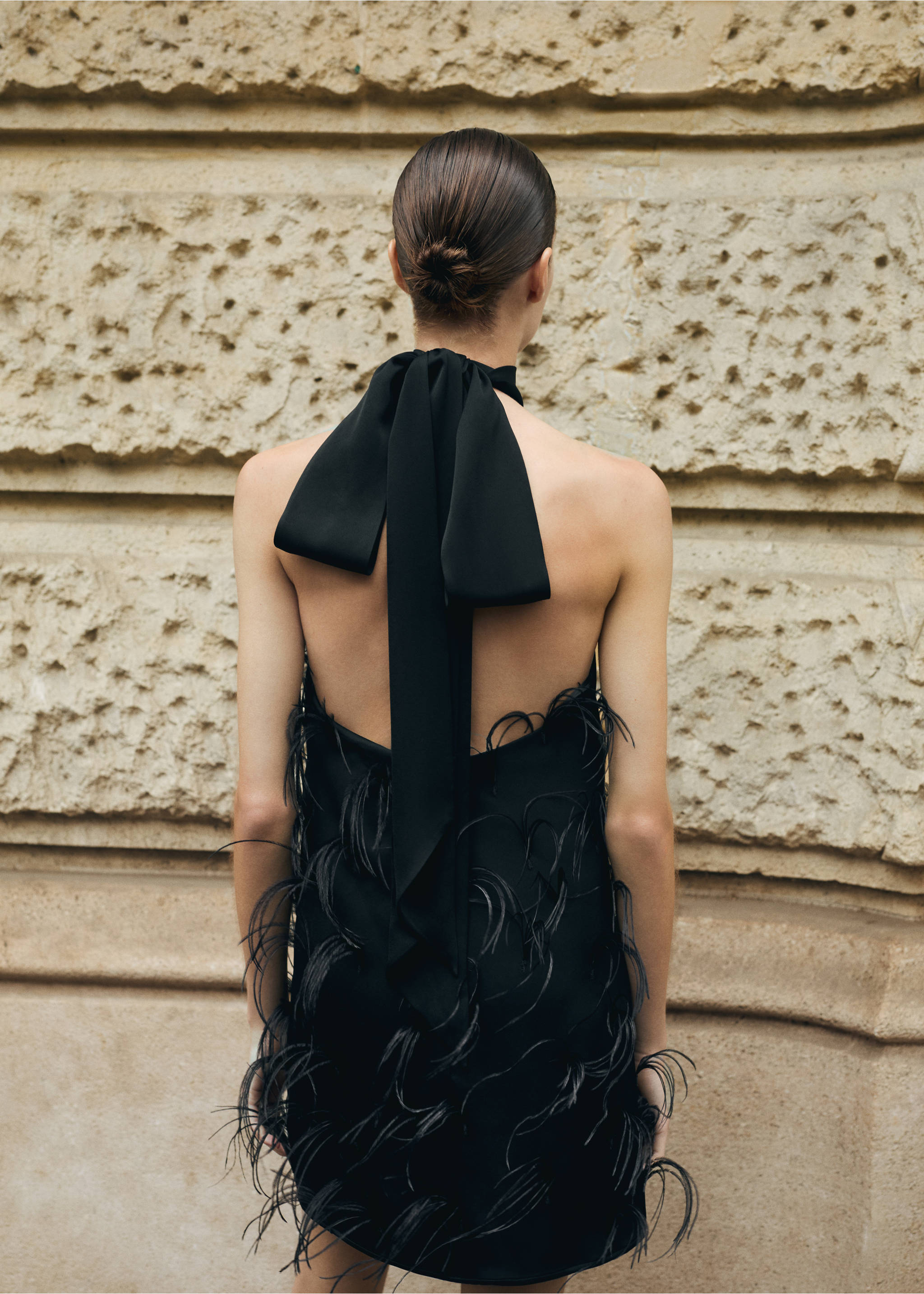 Halter dress with feather decoration - Reverse of the article, Black. Ref: 87010271-00.