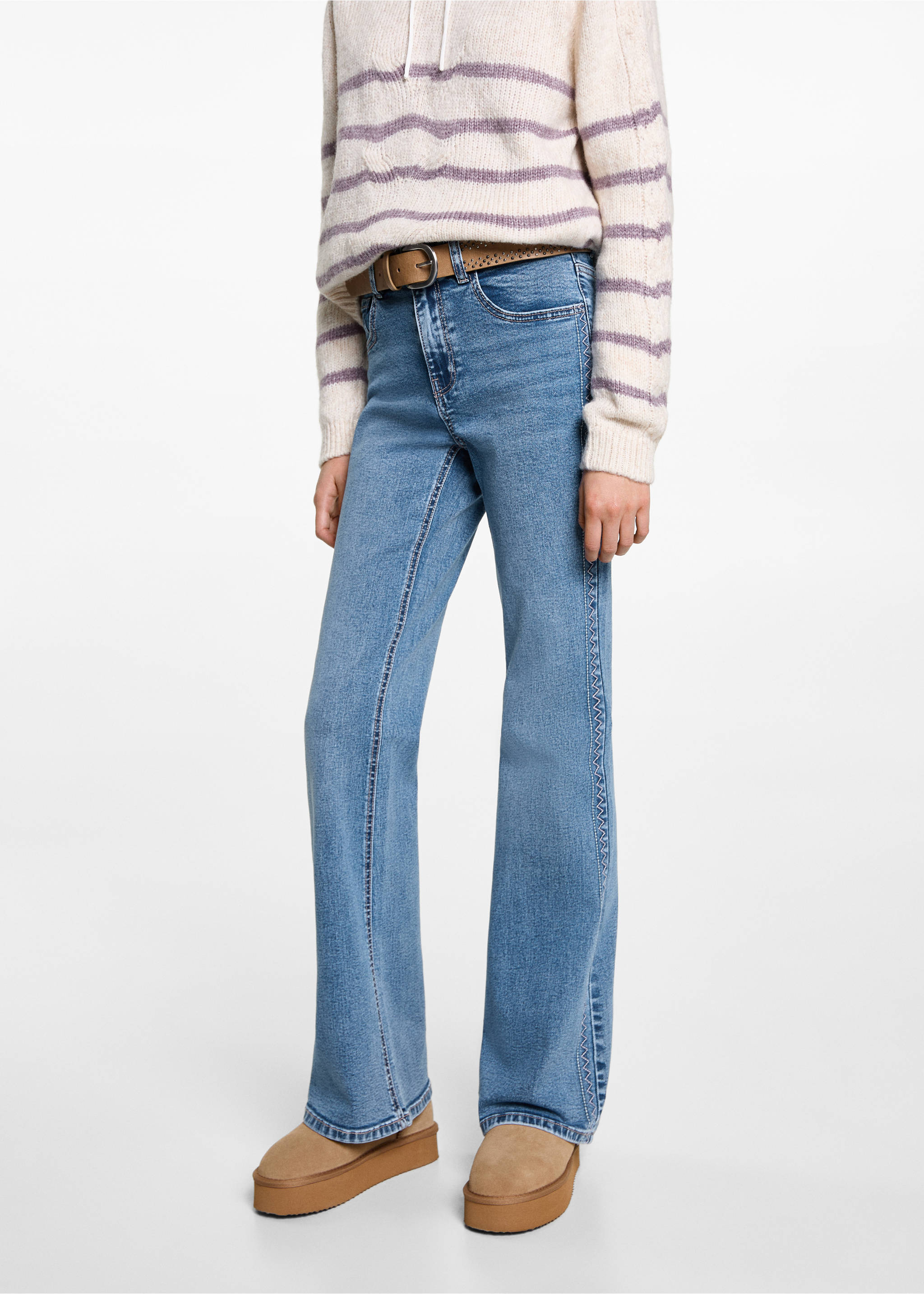 Jeans detalles bordados - Plano medio, Azul medio. Ref: 87010272-00.