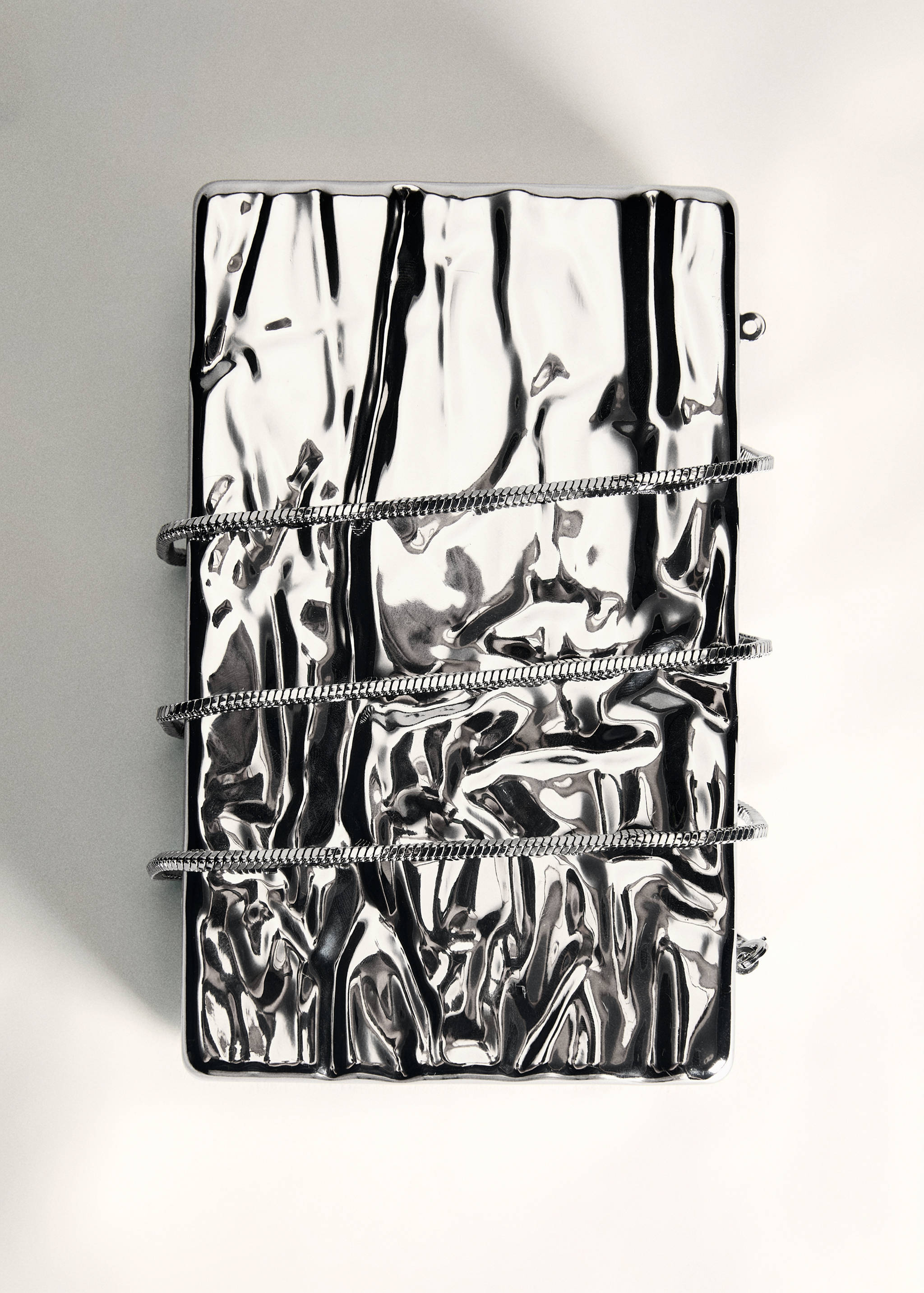 Textured clutch bag - Details of the article 5