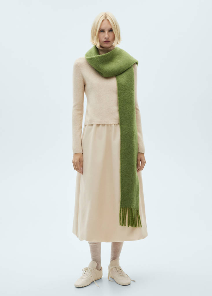 Turtle neck sweater — Ecru