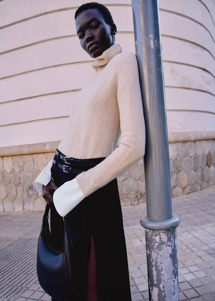 Turtle neck sweater — Ecru