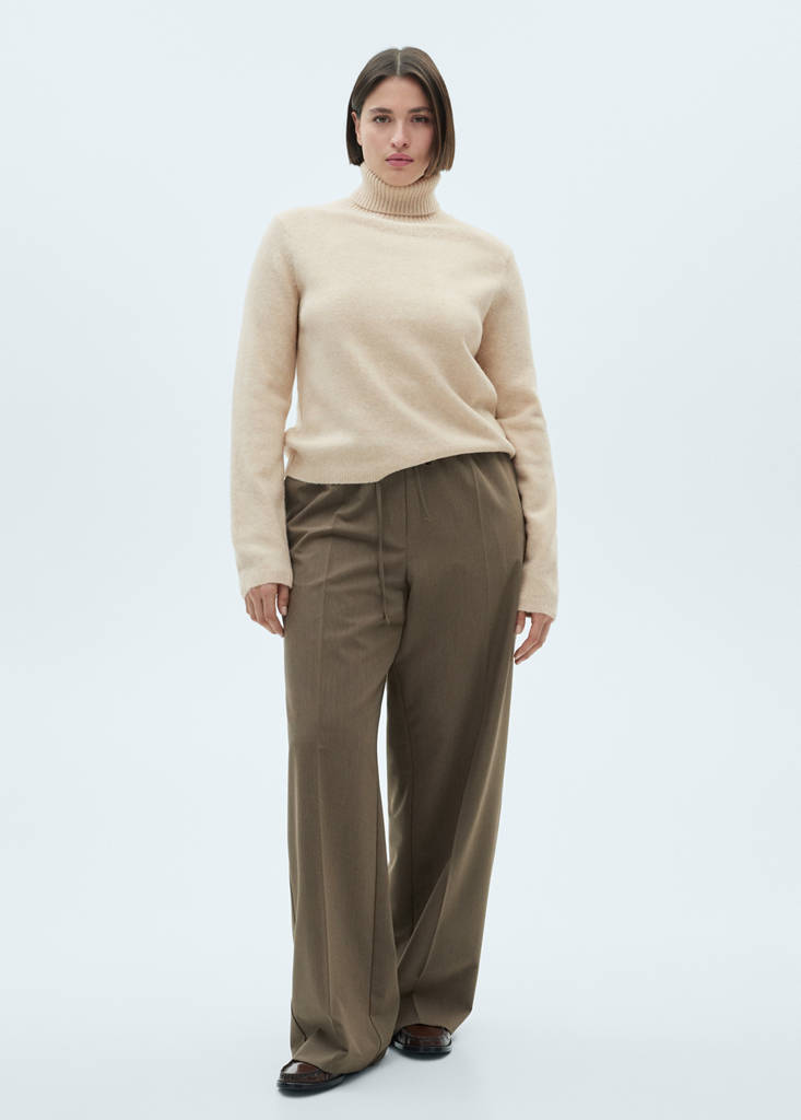 Turtle neck sweater — Ecru