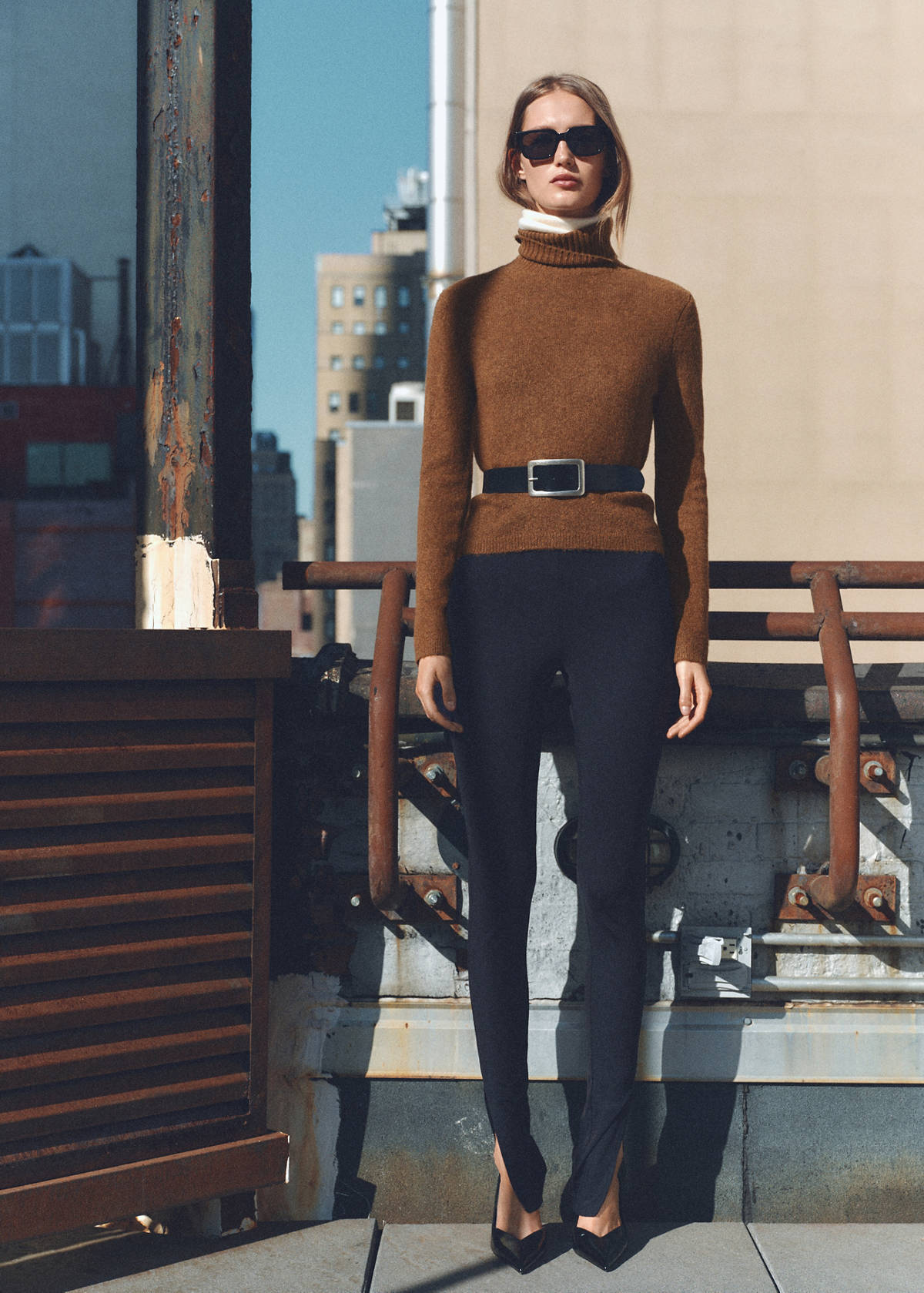 Turtle neck sweater — Chocolate