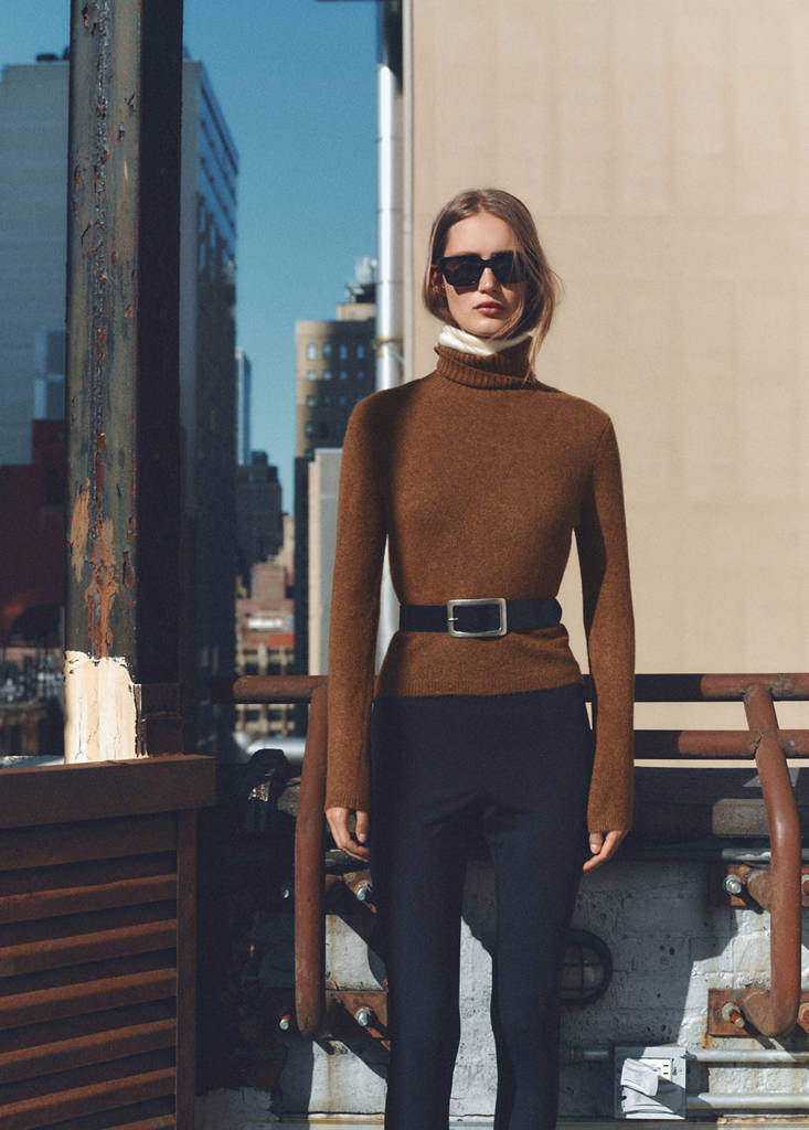 Turtle neck sweater — Chocolate