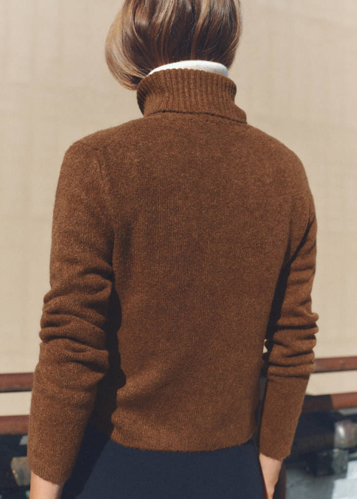 Turtle neck sweater — Chocolate