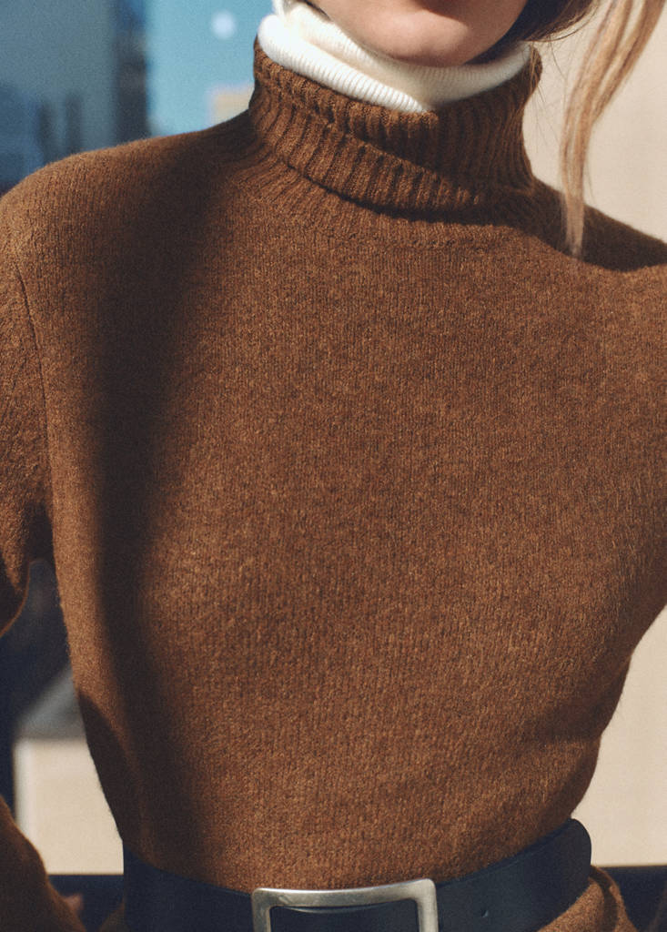 Turtle neck sweater — Chocolate