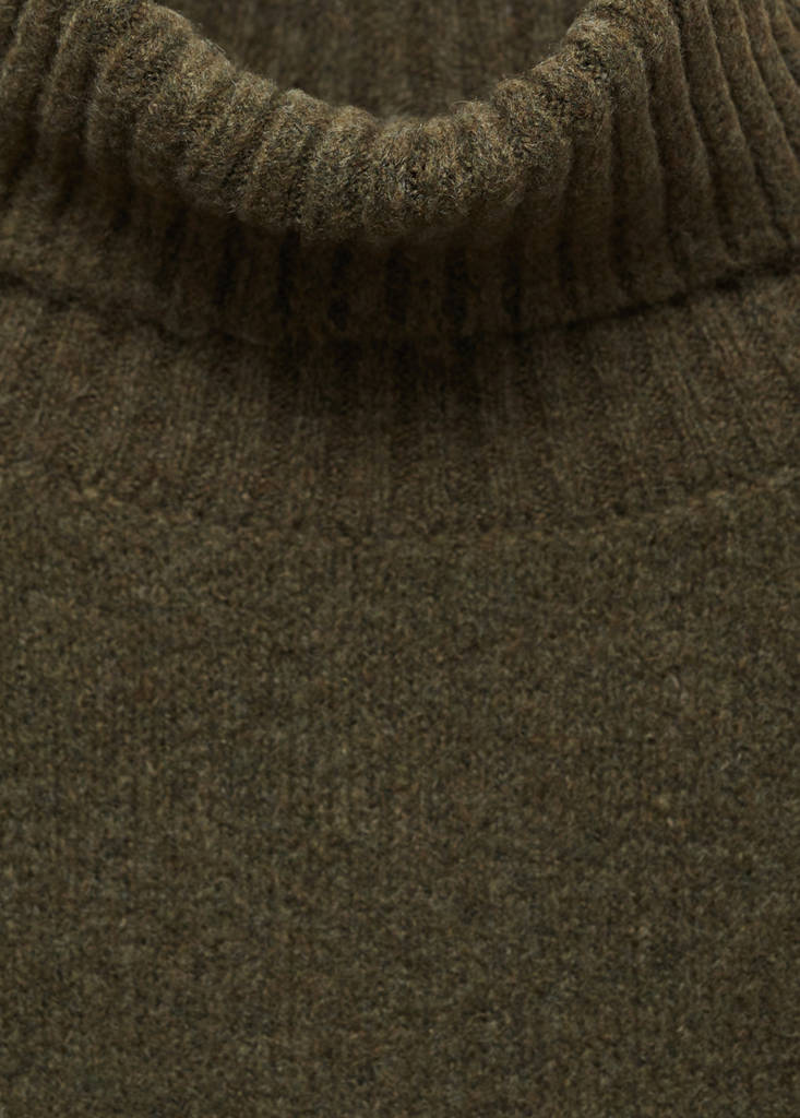 Turtle neck sweater — Khaki