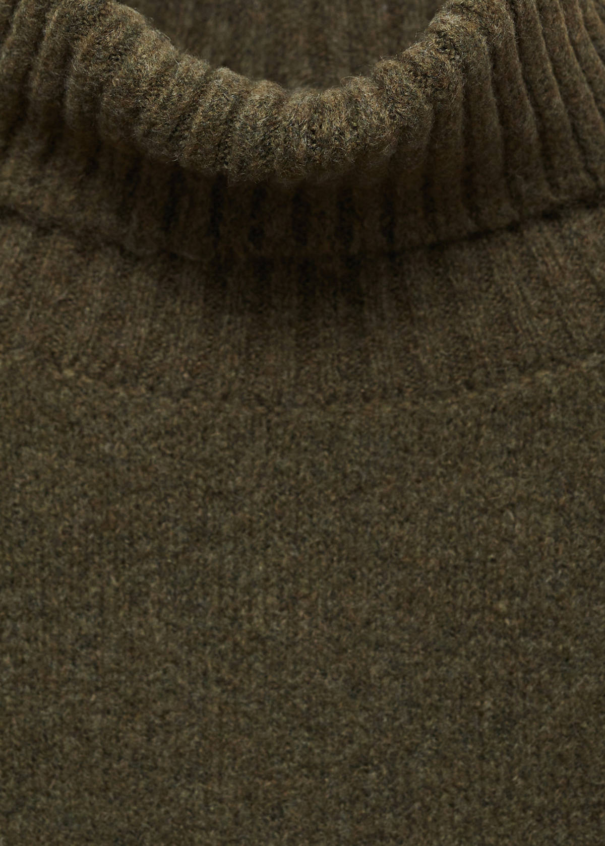 Turtle neck sweater — Khaki