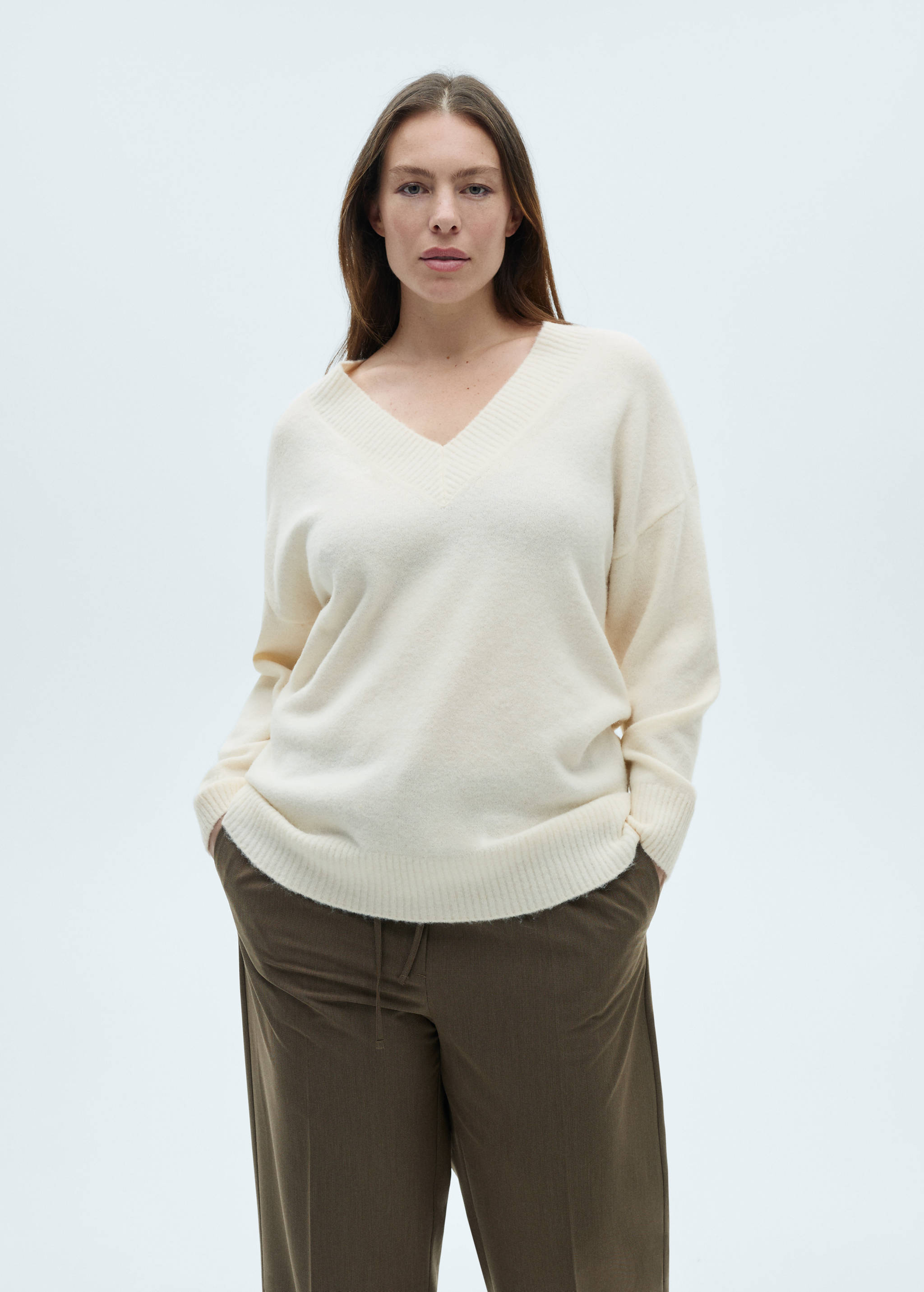 Oversized V-neck sweater - Details of the article 5