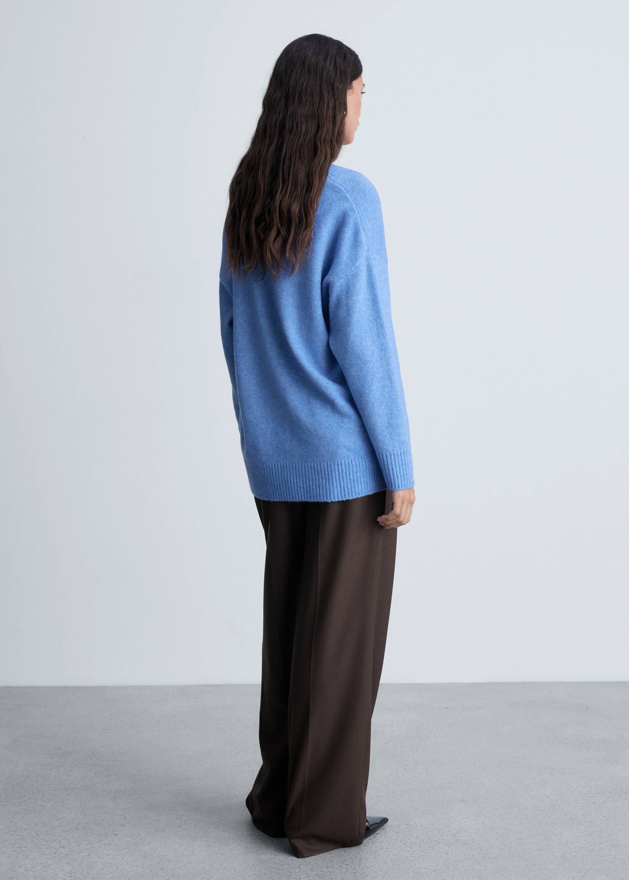 Oversized V-neck sweater - Reverse of the article