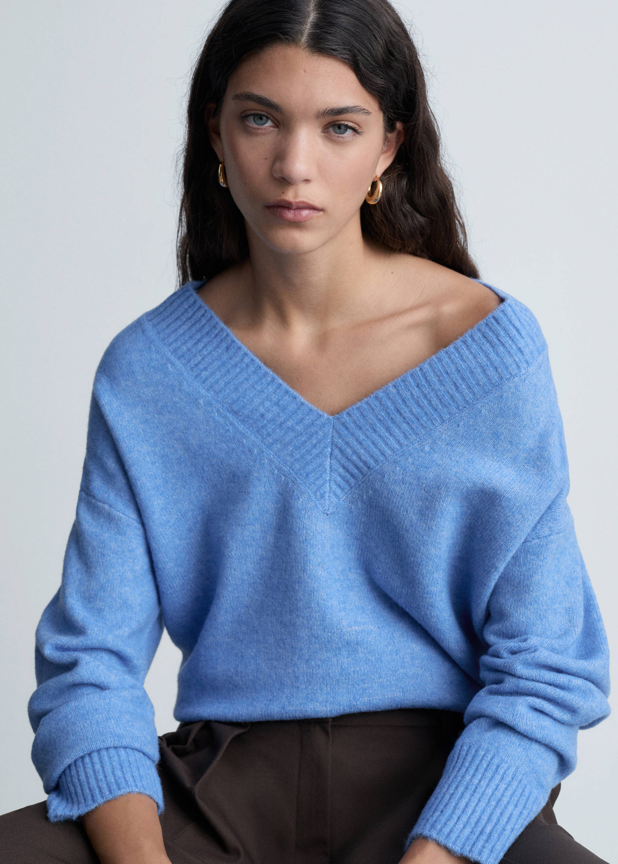 Oversized V-neck sweater - Details of the article 2