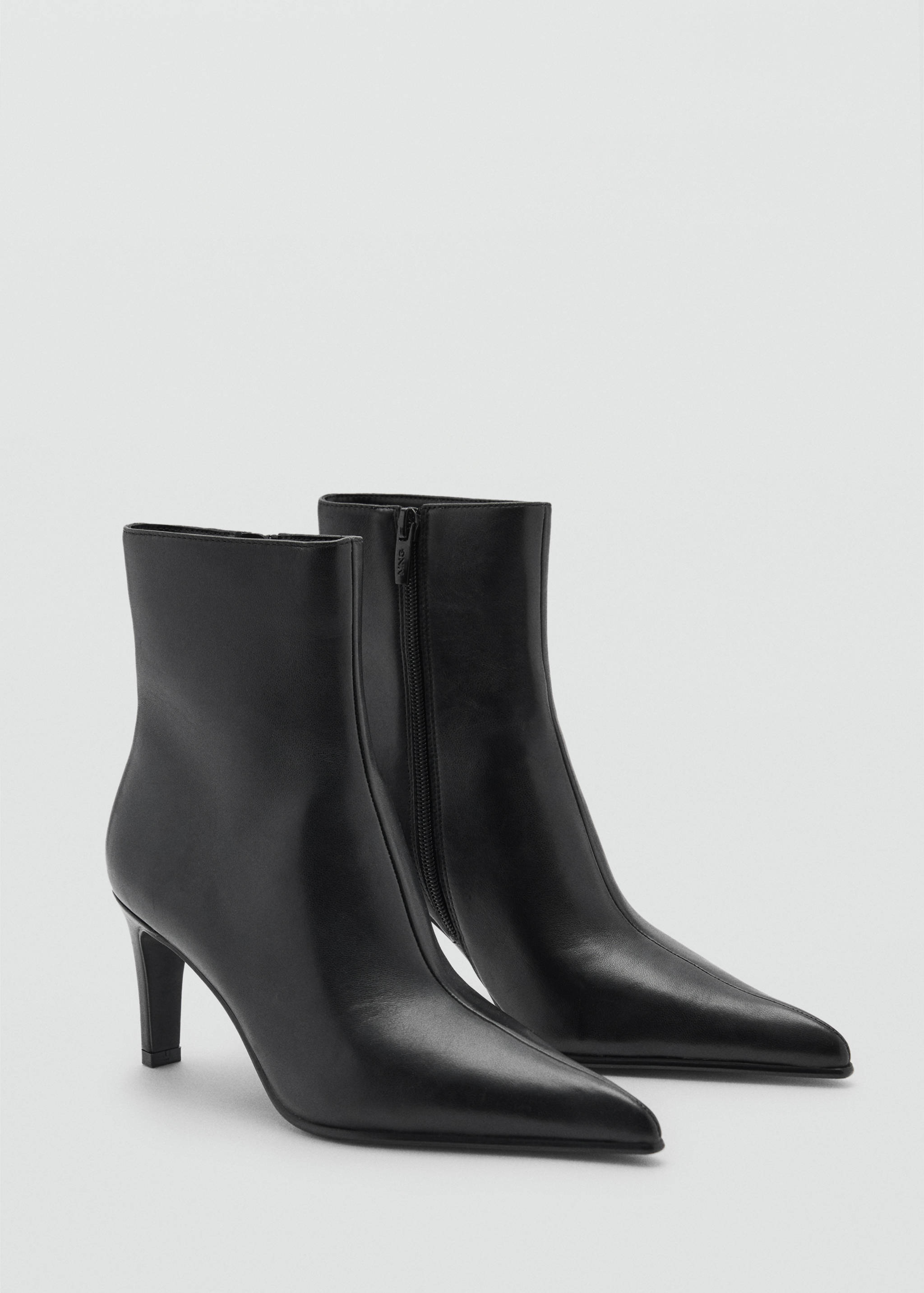 Leather pointed ankle boots - Medium plane