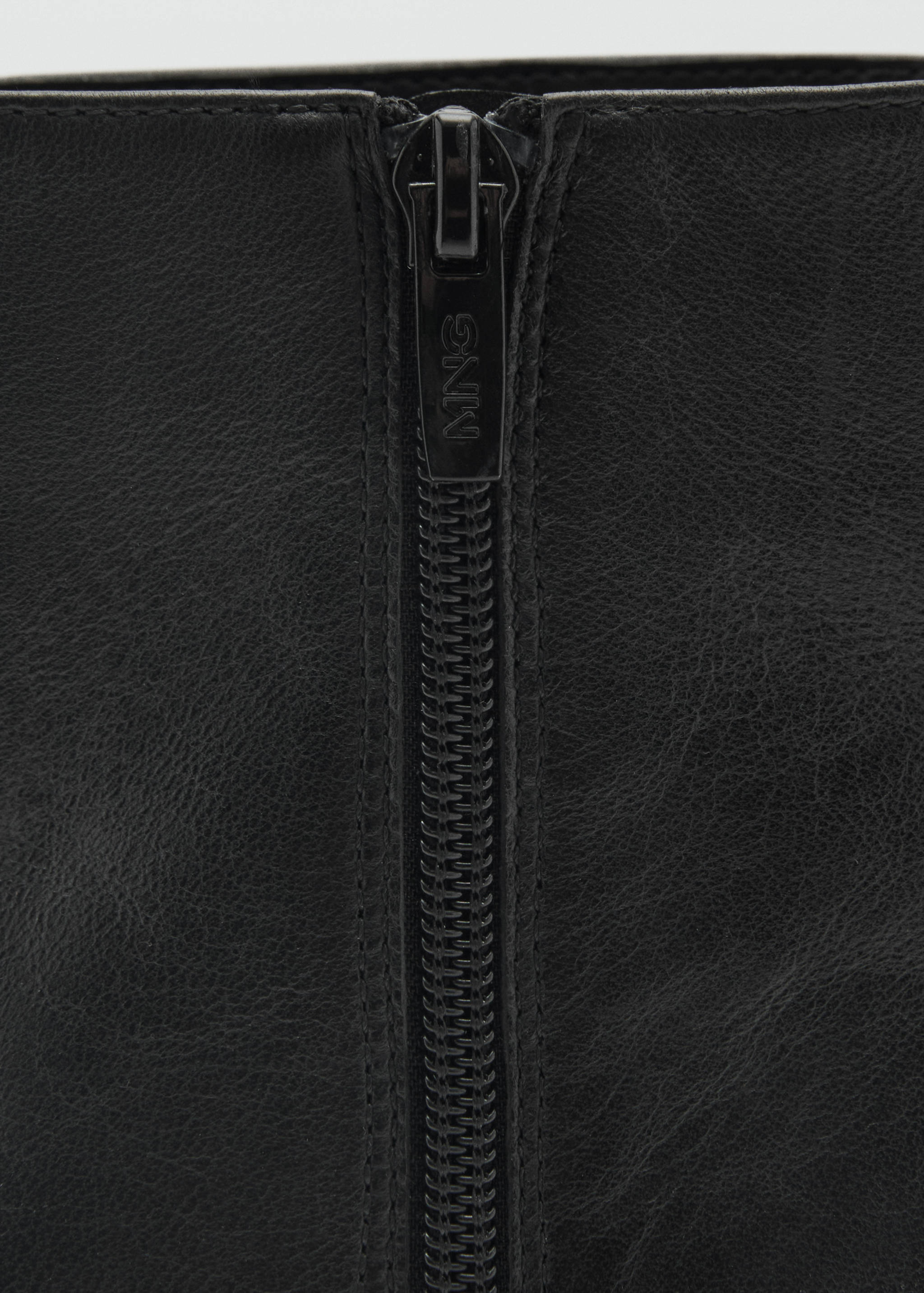 Leather pointed ankle boots - Details of the article 1