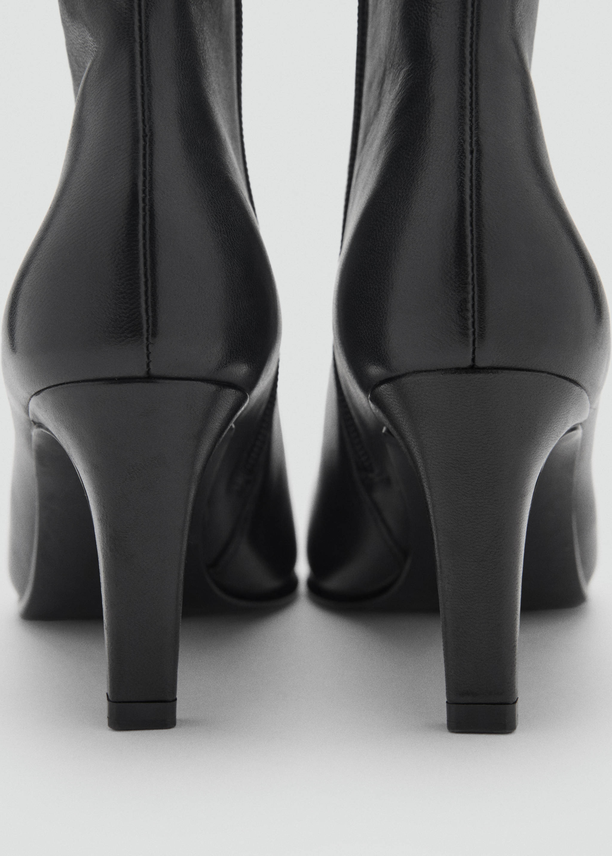 Leather pointed ankle boots - Details of the article 4