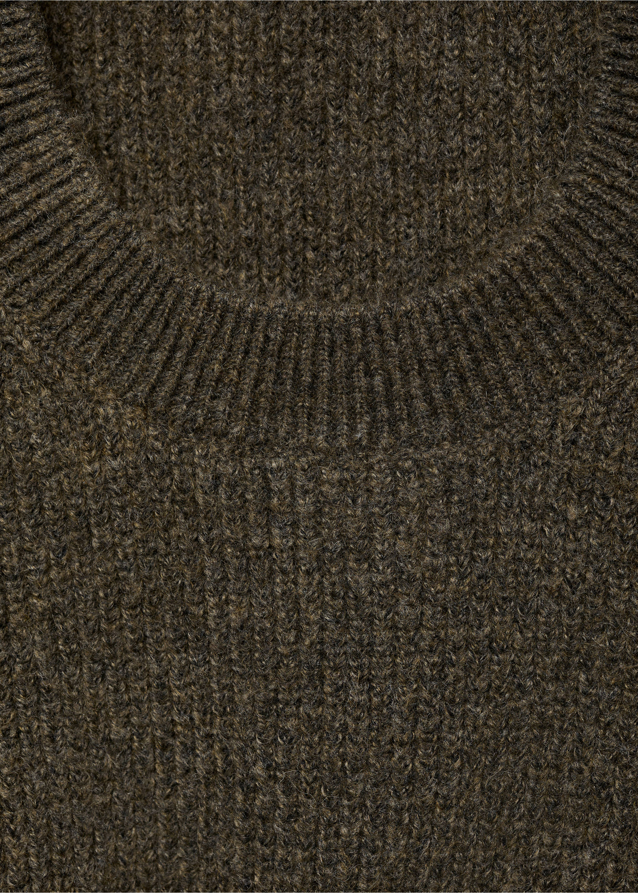 Knitted cropped top - Details of the article 8, Khaki. Ref: 87010363-00.