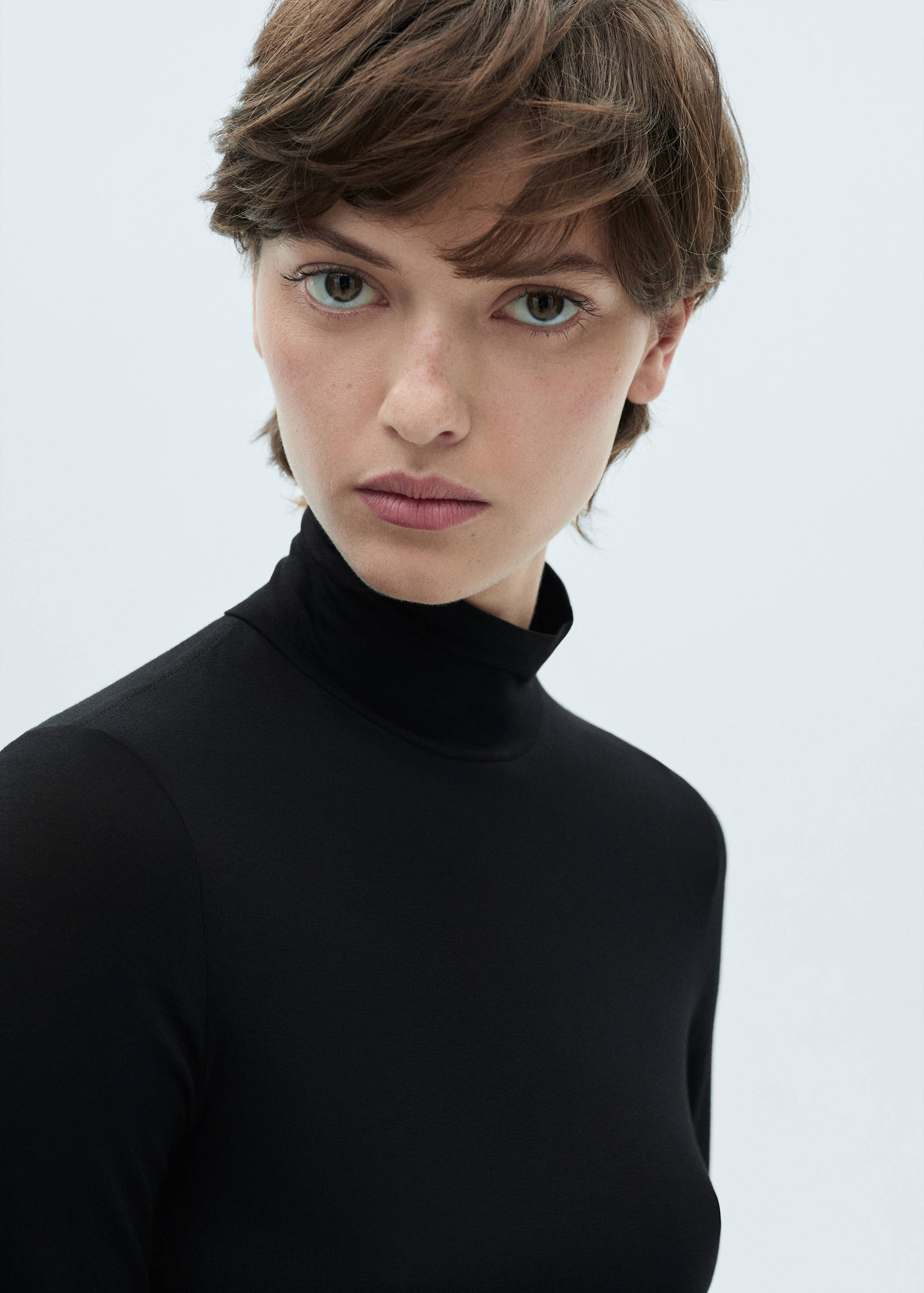 Turtleneck long-sleeved t-shirt - Details of the article 1