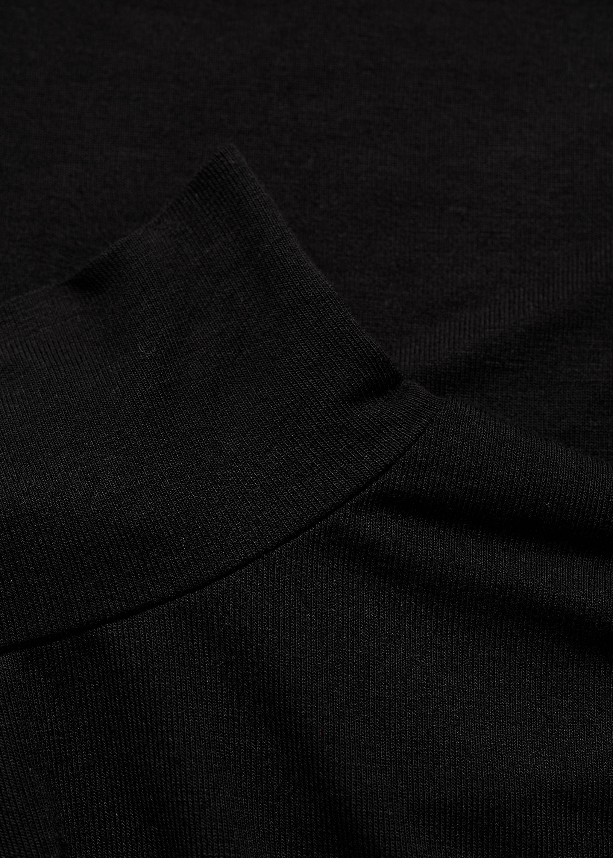 Turtleneck long-sleeved t-shirt - Details of the article 8