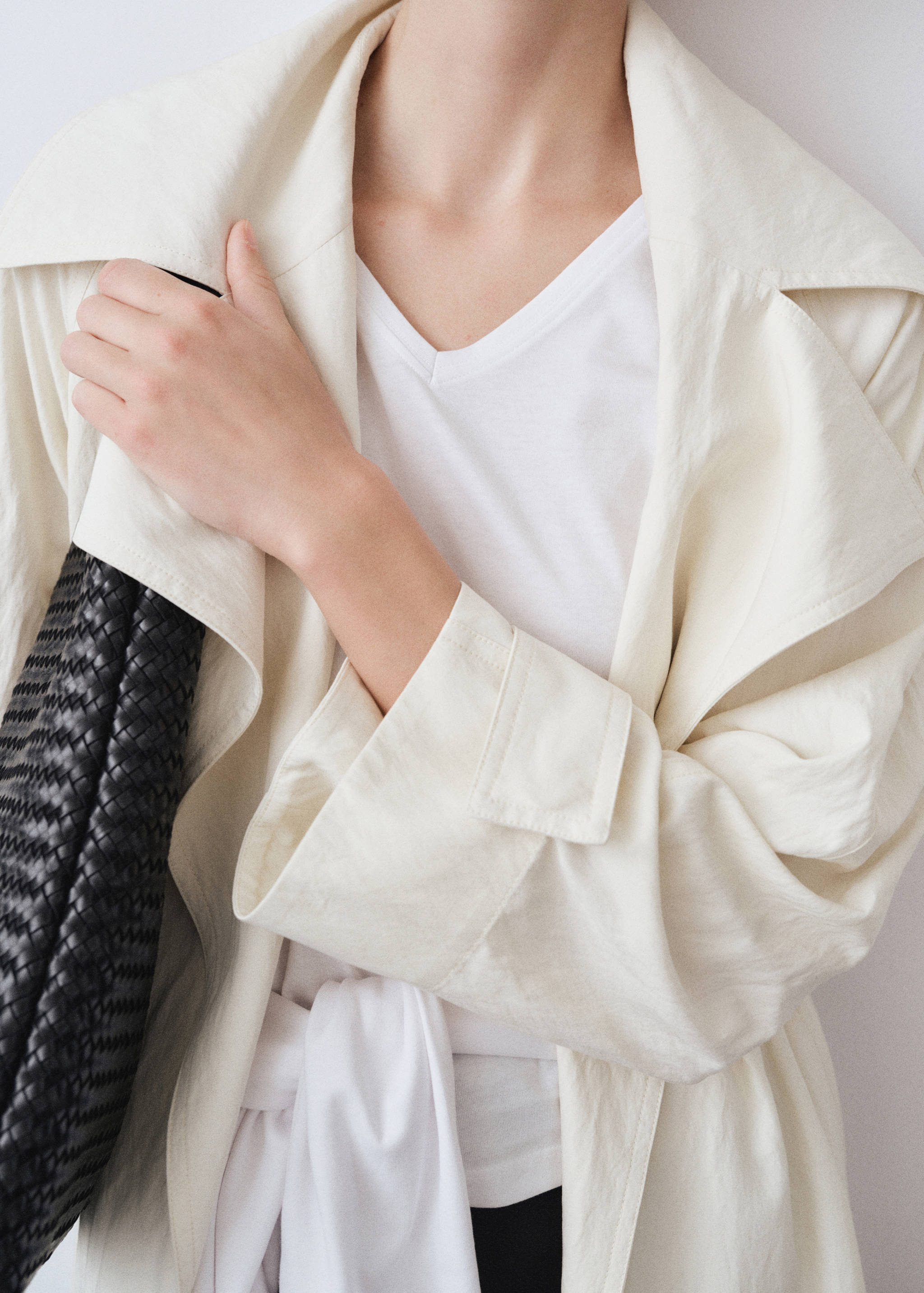 V-neck cotton T-shirt - Details of the article 6