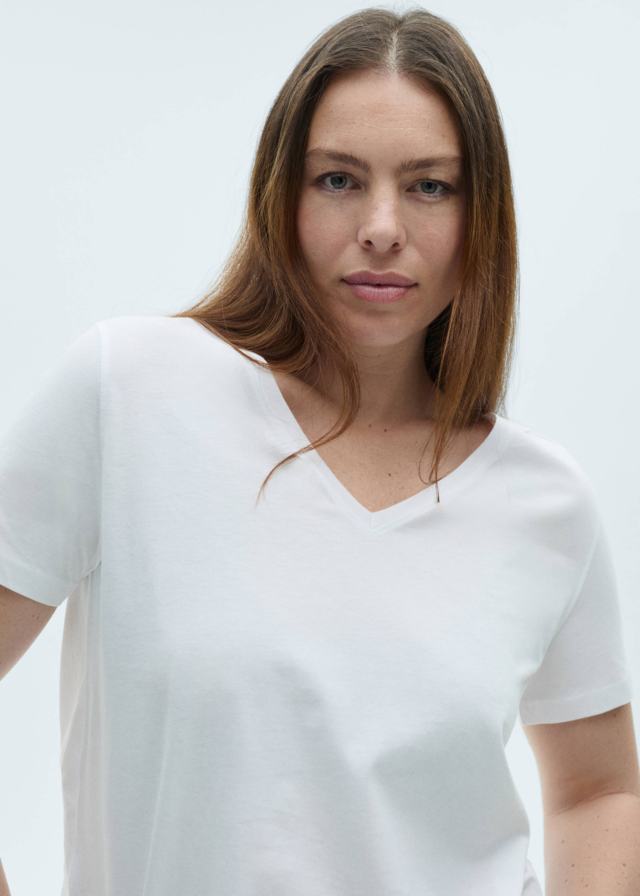 V-neck cotton T-shirt - Details of the article 4