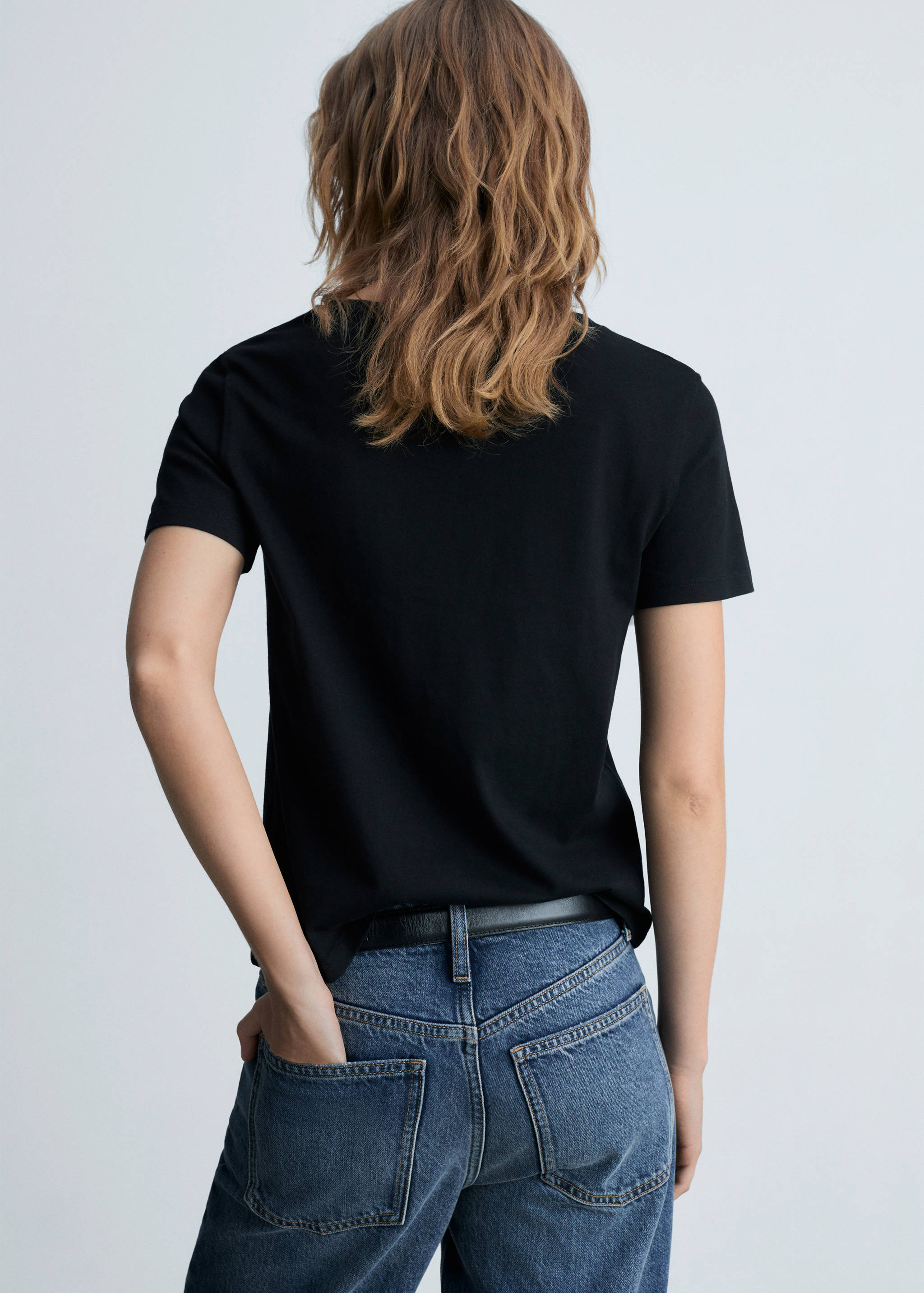 V-neck cotton T-shirt - Reverse of the article