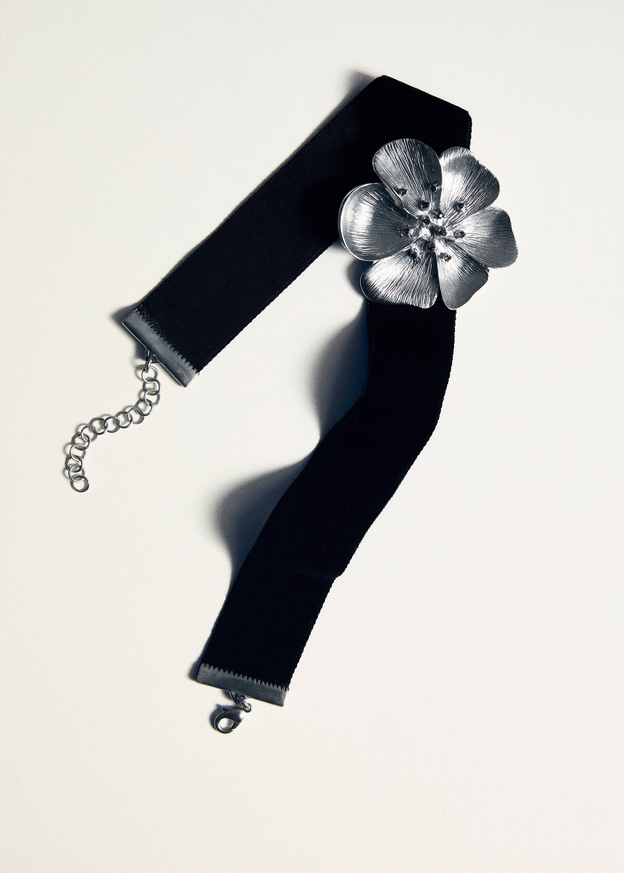 Crystal flower choker necklace - Details of the article 5