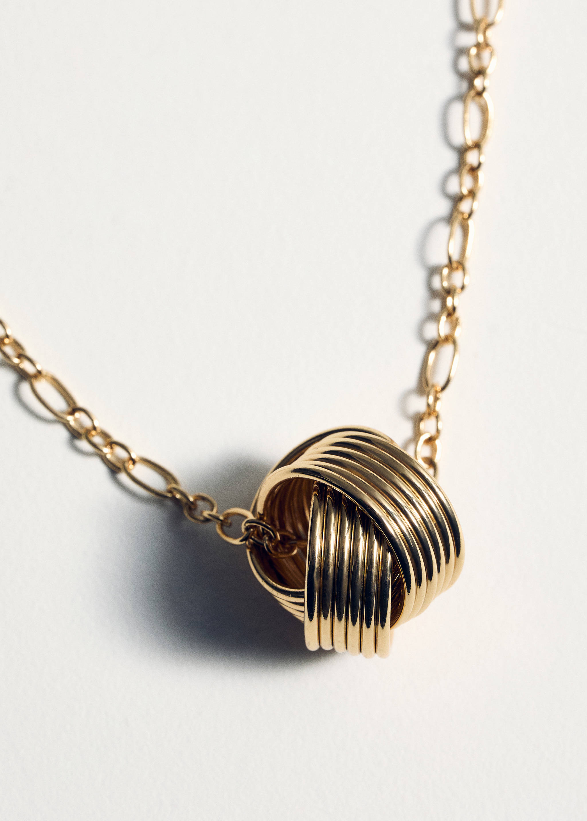 Interlocking hoops pendant chain necklace - Details of the article 5