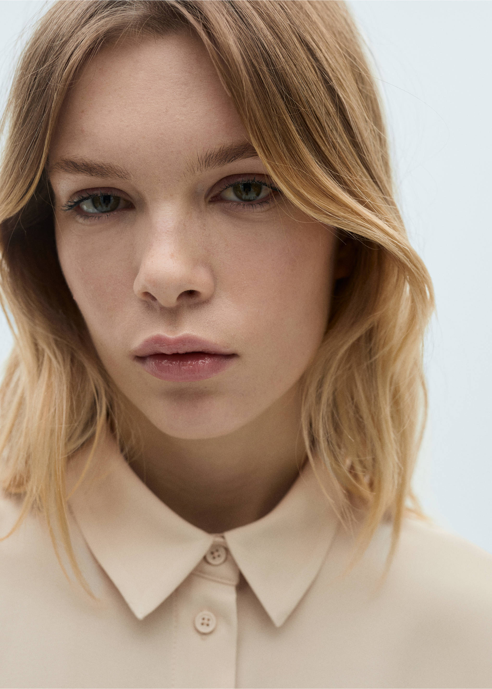 Short sleeve fluid shirt - Details of the article 1, Beige. Ref: 87010592-00.