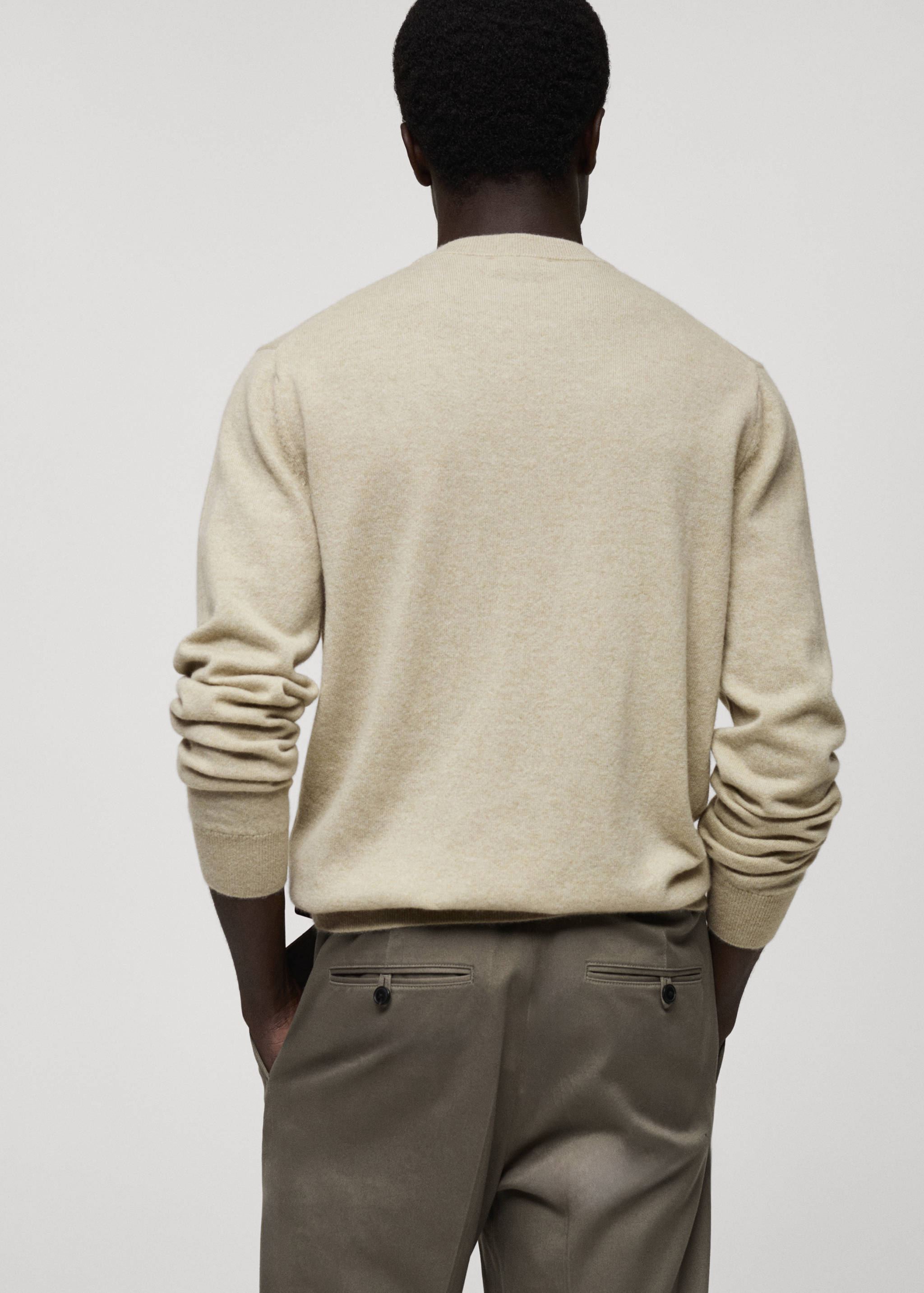 100% cashmere regular-fit sweater - Reverse of the article