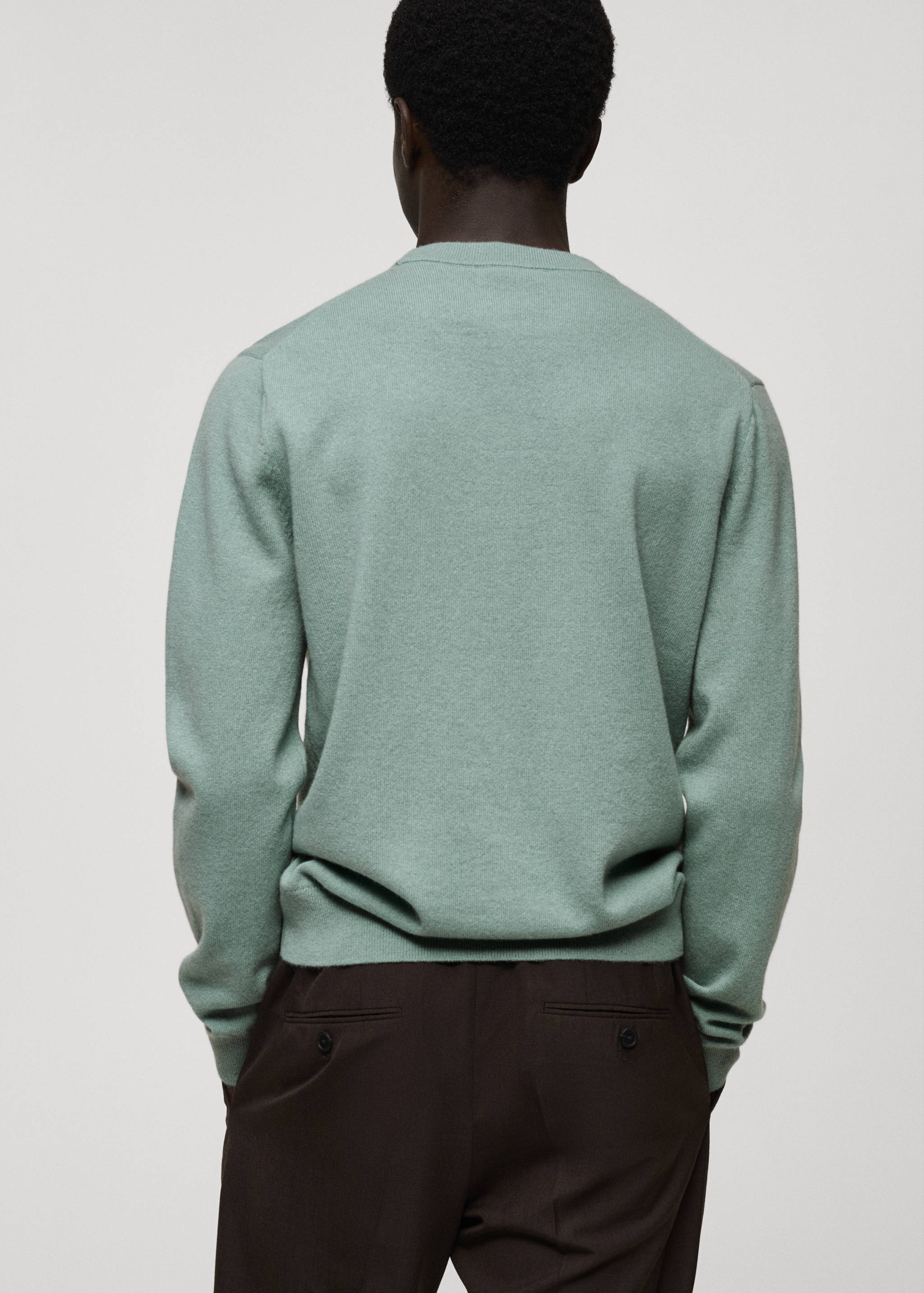 100% cashmere regular-fit sweater - Reverse of the article