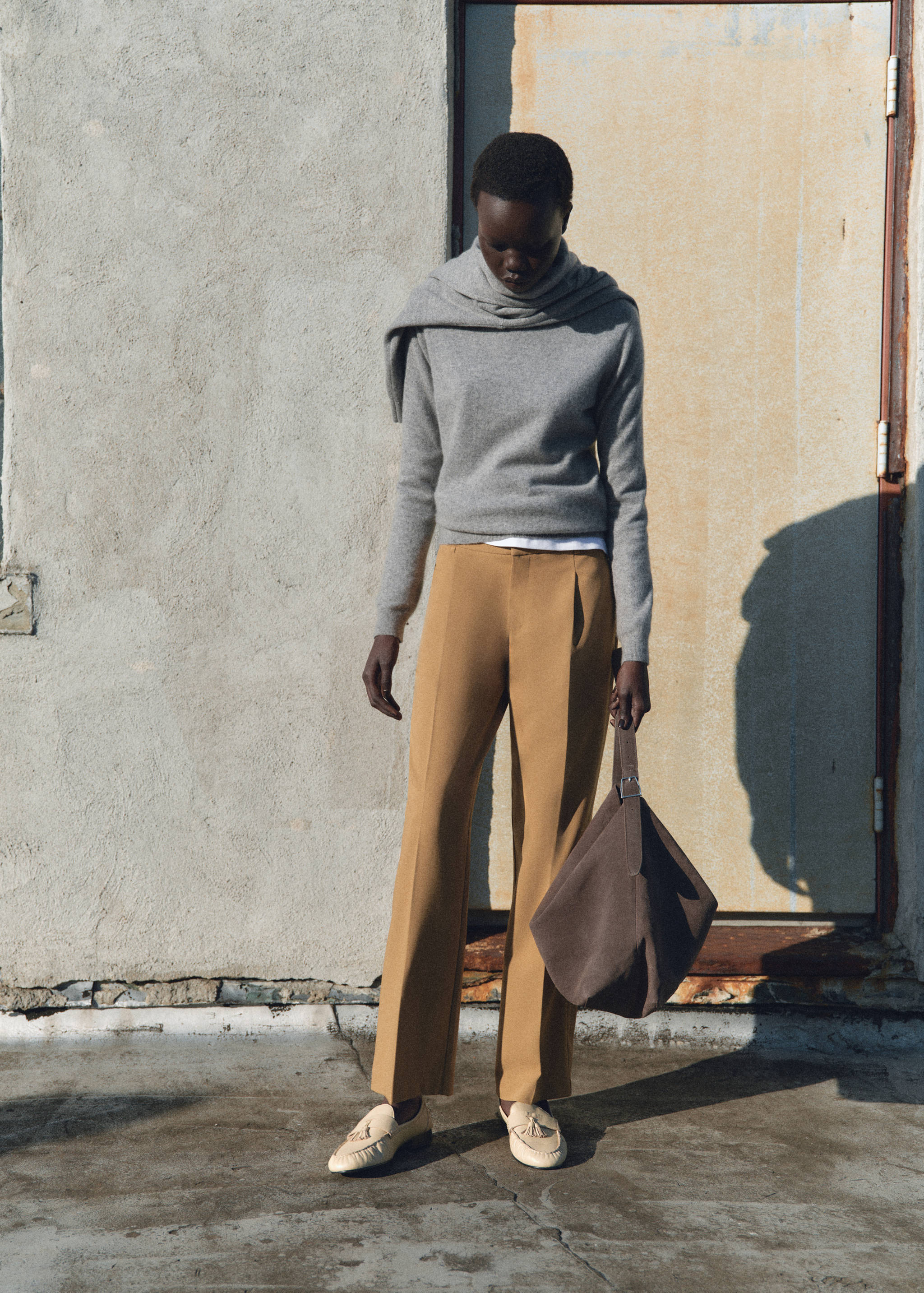 Прямые брюки с защипами - Общий план