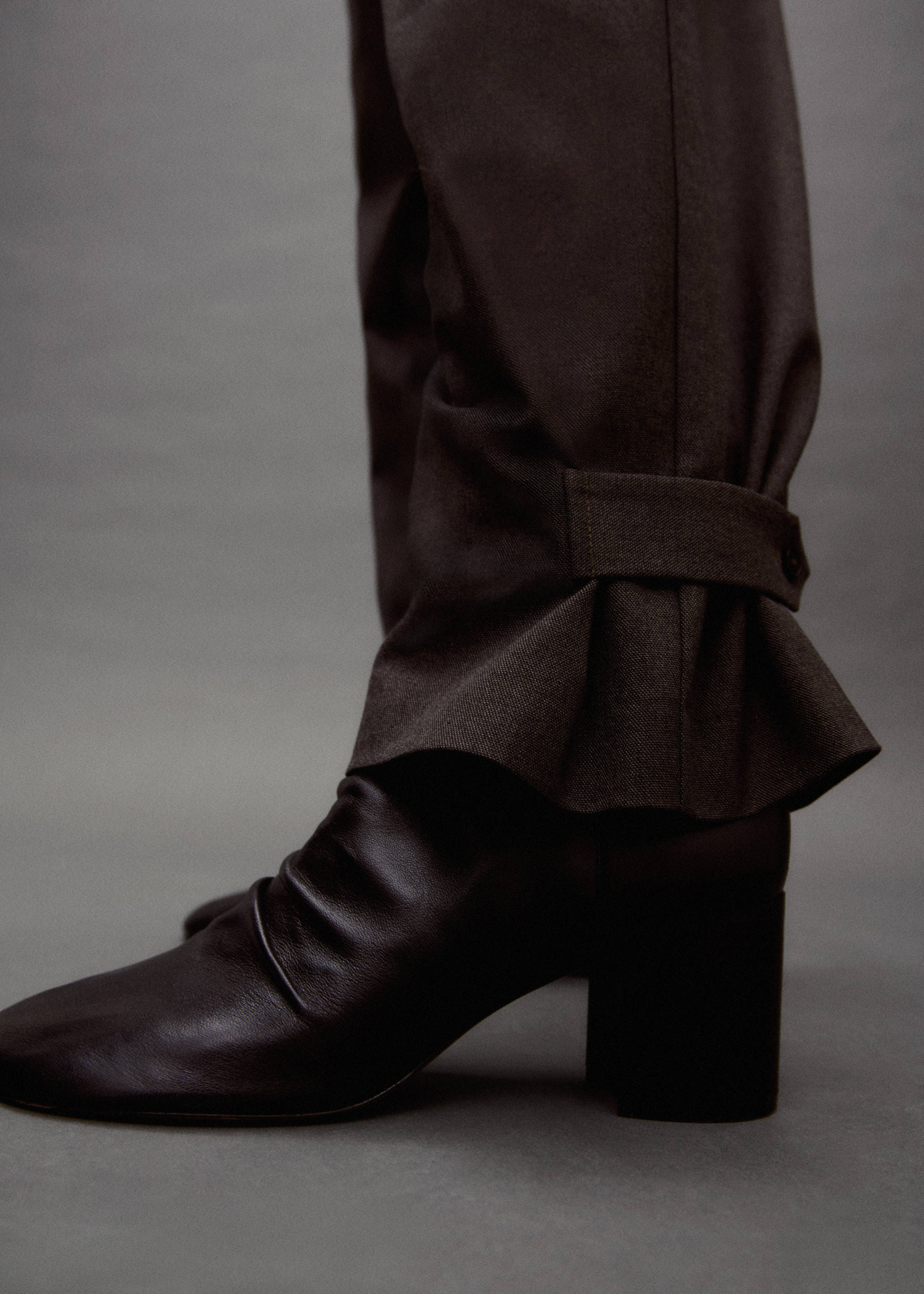Buttoned-hem wide leg trousers - Details of the article 7