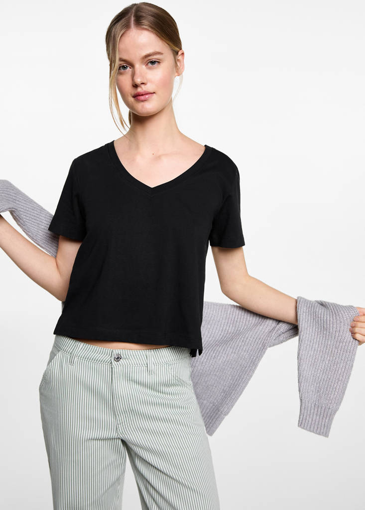 V-neck T-shirt — Black