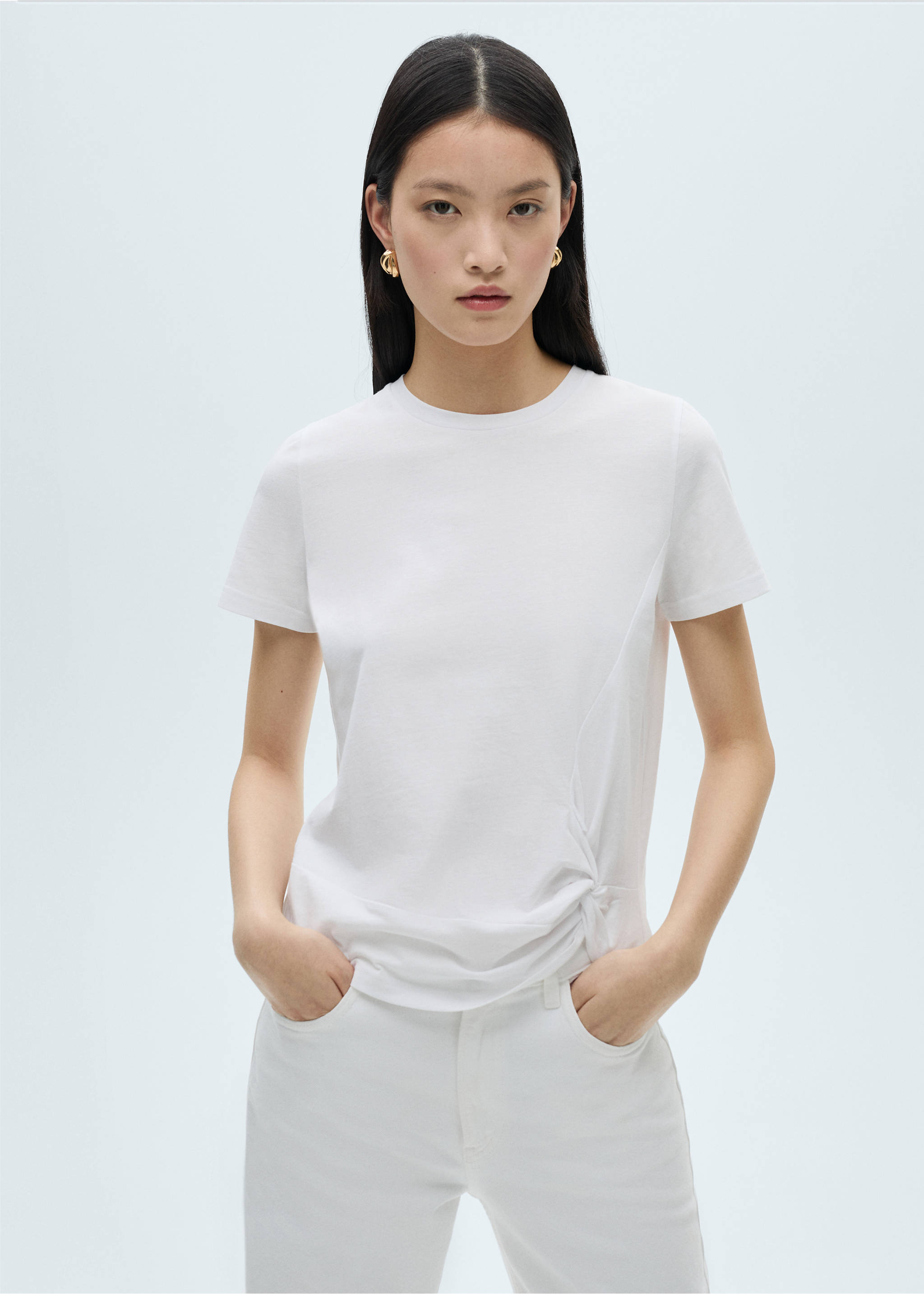 Cotton t-shirt with knot detail - Medium plane, White. Ref: 87012531-00.