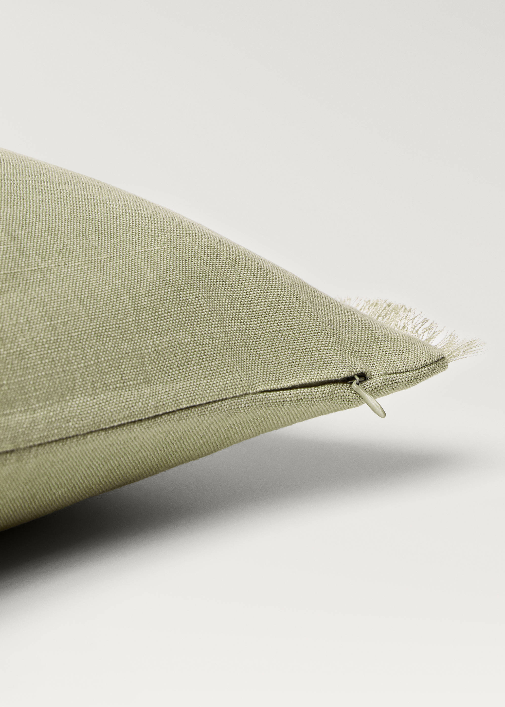 Linen cushion cover with fringes 50x50 cm - Details of the article 2