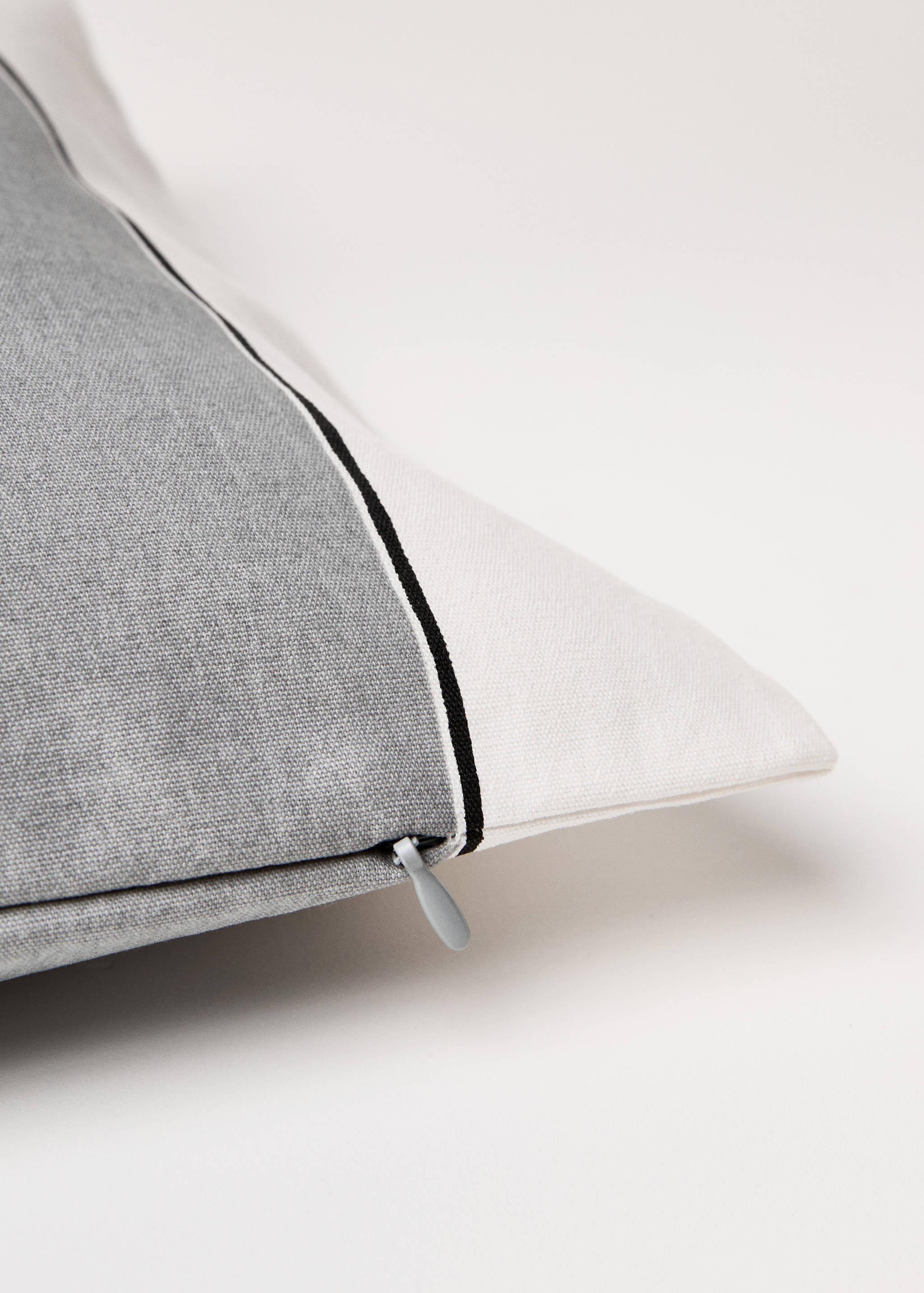 Waterproof striped cushion cover 30x50 cm - Details of the article 2