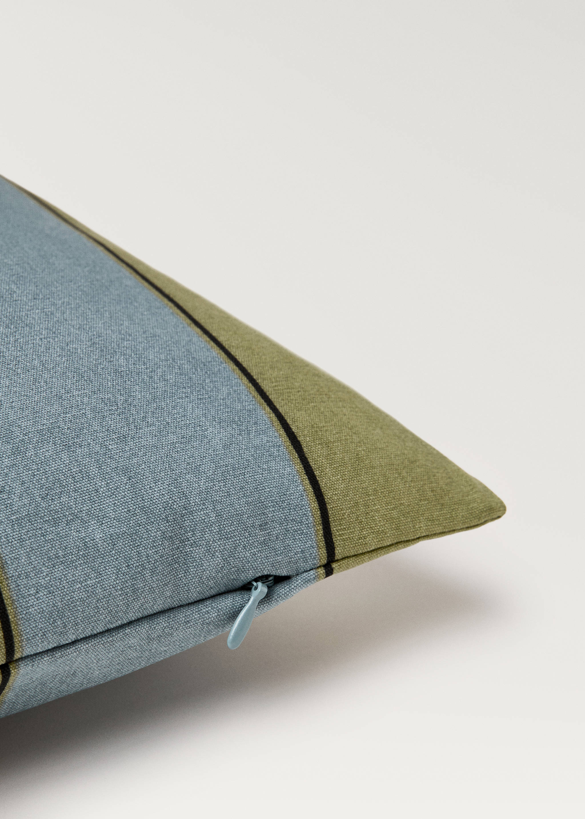 Waterproof striped cushion cover 50x50 cm - Details of the article 2