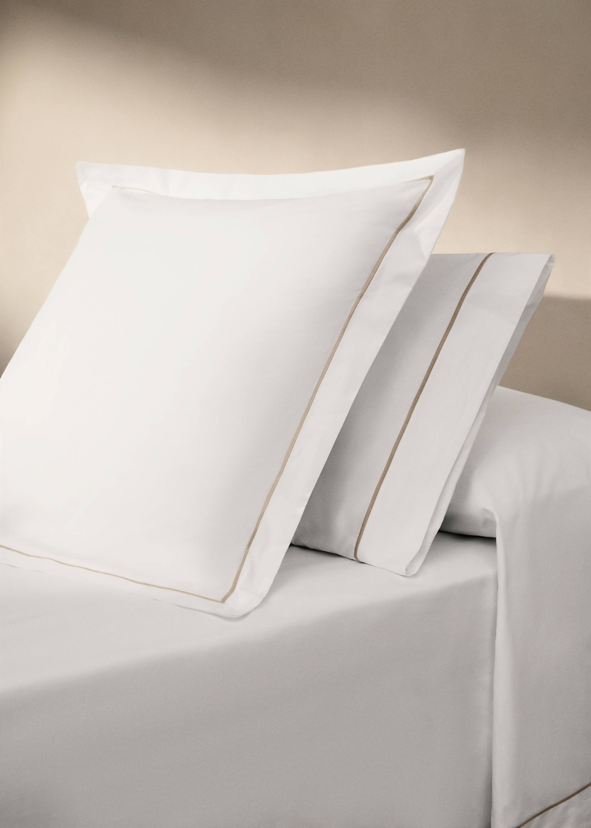 Two cotton percale pillowcases with scalloped detail 60x60 cm - General plane